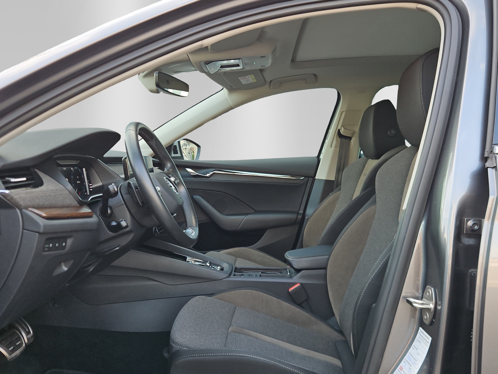 SKODA Octavia Combi 2.0 TSI DSG Scout 4x4-image-4