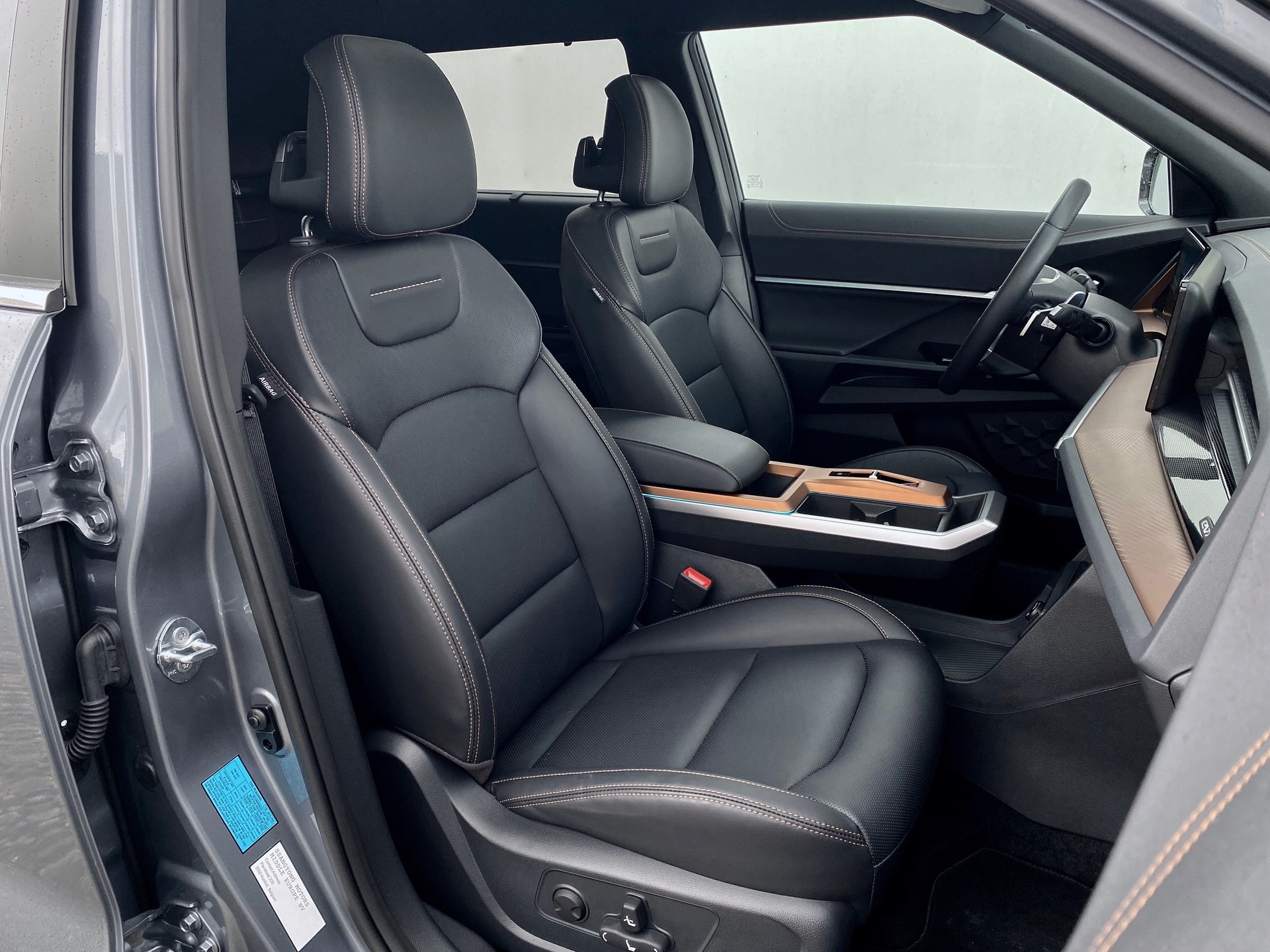 KGM-SsangYong Torres EVX*73 kWh*Swiss*Titanium*-image-4