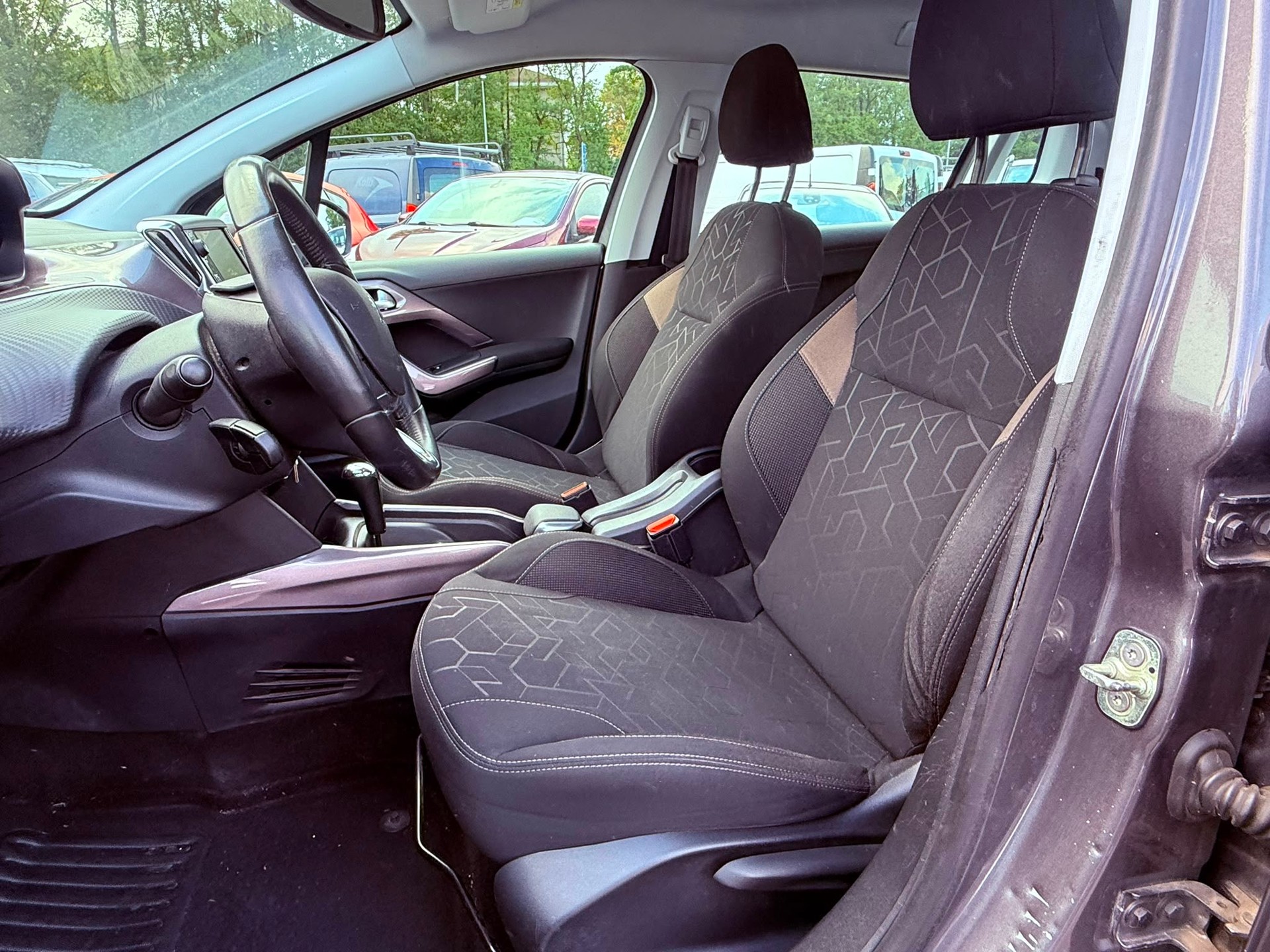 PEUGEOT 2008 1.6 VTI Active Automatic-image-8