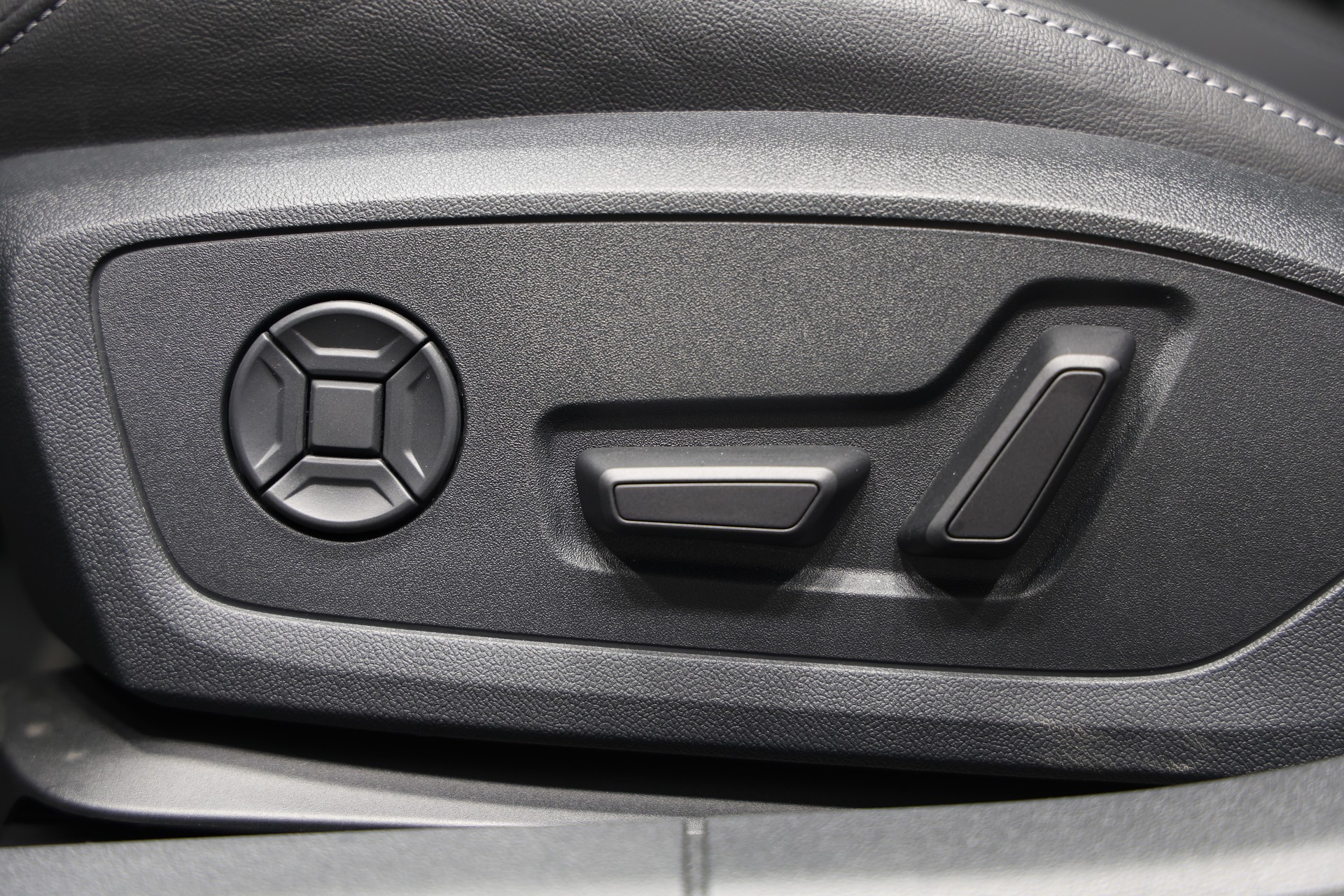 AUDI S3 Limousine TFSI quattro S-tronic *Akrapovic*Carbon Exterieur*-image-20