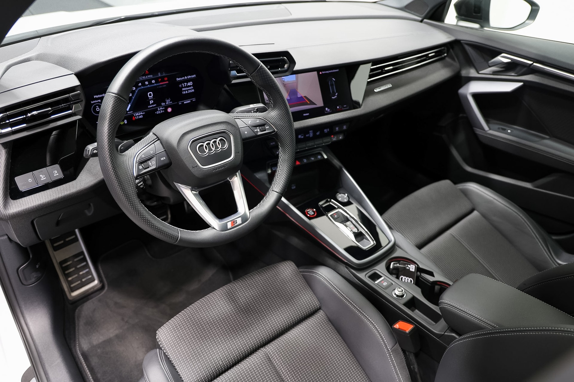 AUDI S3 Limousine TFSI quattro S-tronic *Akrapovic*Carbon Exterieur*-image-14