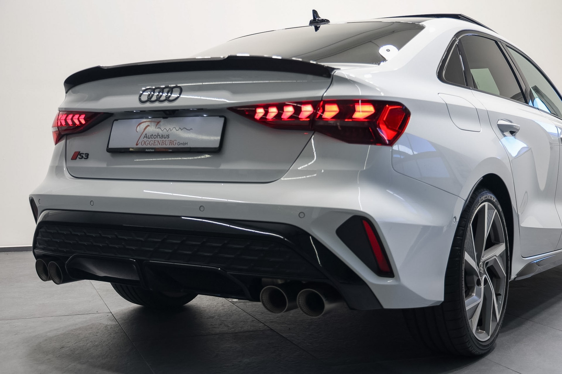AUDI S3 Limousine TFSI quattro S-tronic *Akrapovic*Carbon Exterieur*-image-9