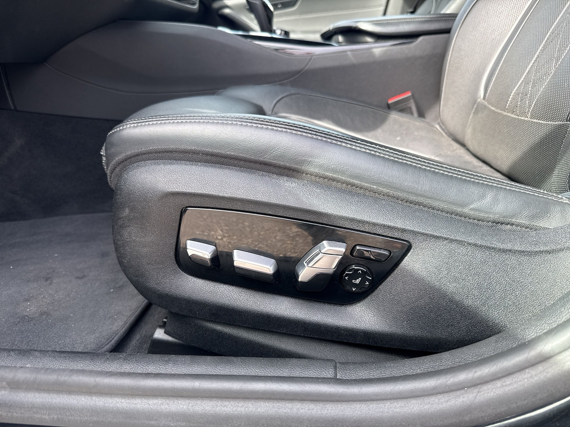 BMW 540i xDrive 48V Touring Pure M Sport Steptronic-image-17