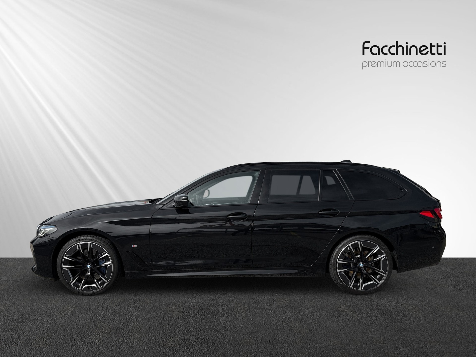 BMW 540i xDrive 48V Touring Pure M Sport Steptronic-image-1