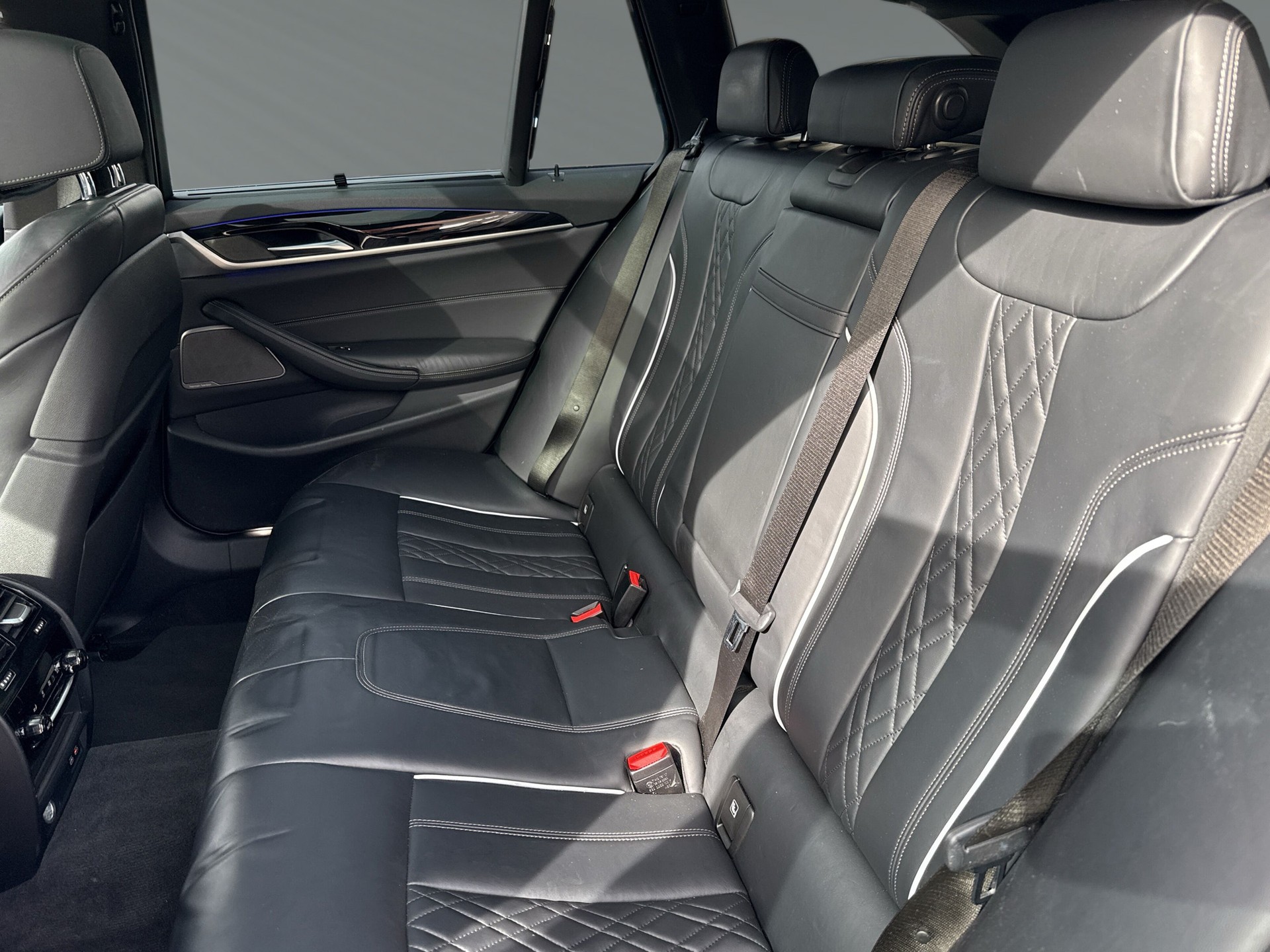 BMW 540i xDrive 48V Touring Pure M Sport Steptronic-image-6
