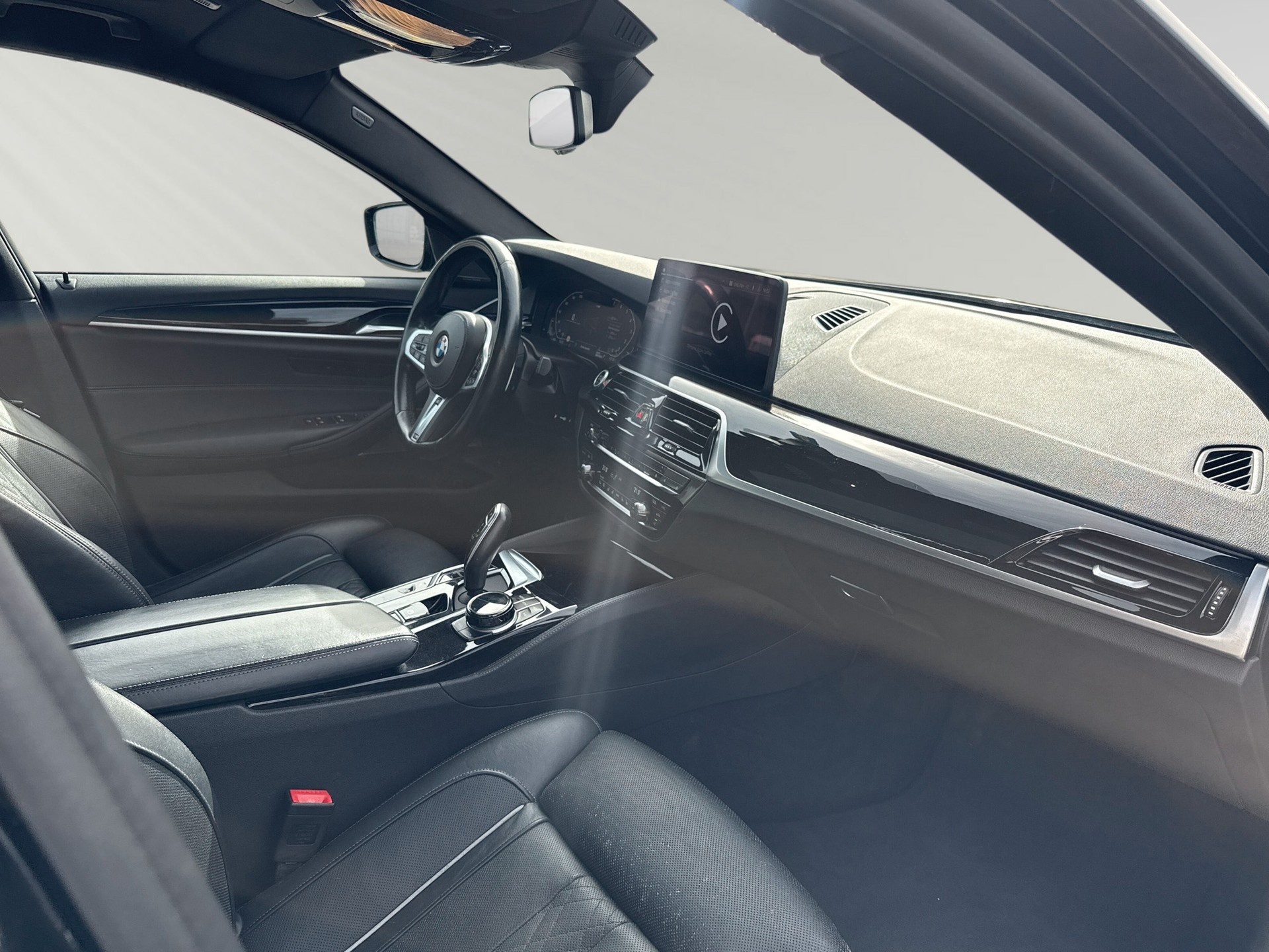 BMW 540i xDrive 48V Touring Pure M Sport Steptronic-image-4