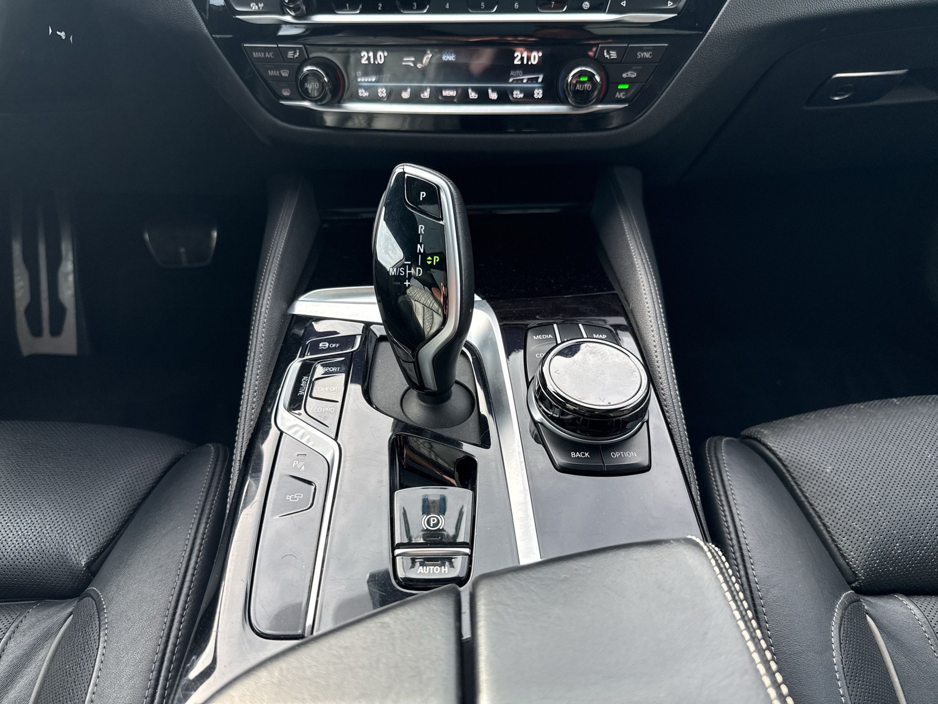 BMW 540i xDrive 48V Touring Pure M Sport Steptronic-image-12