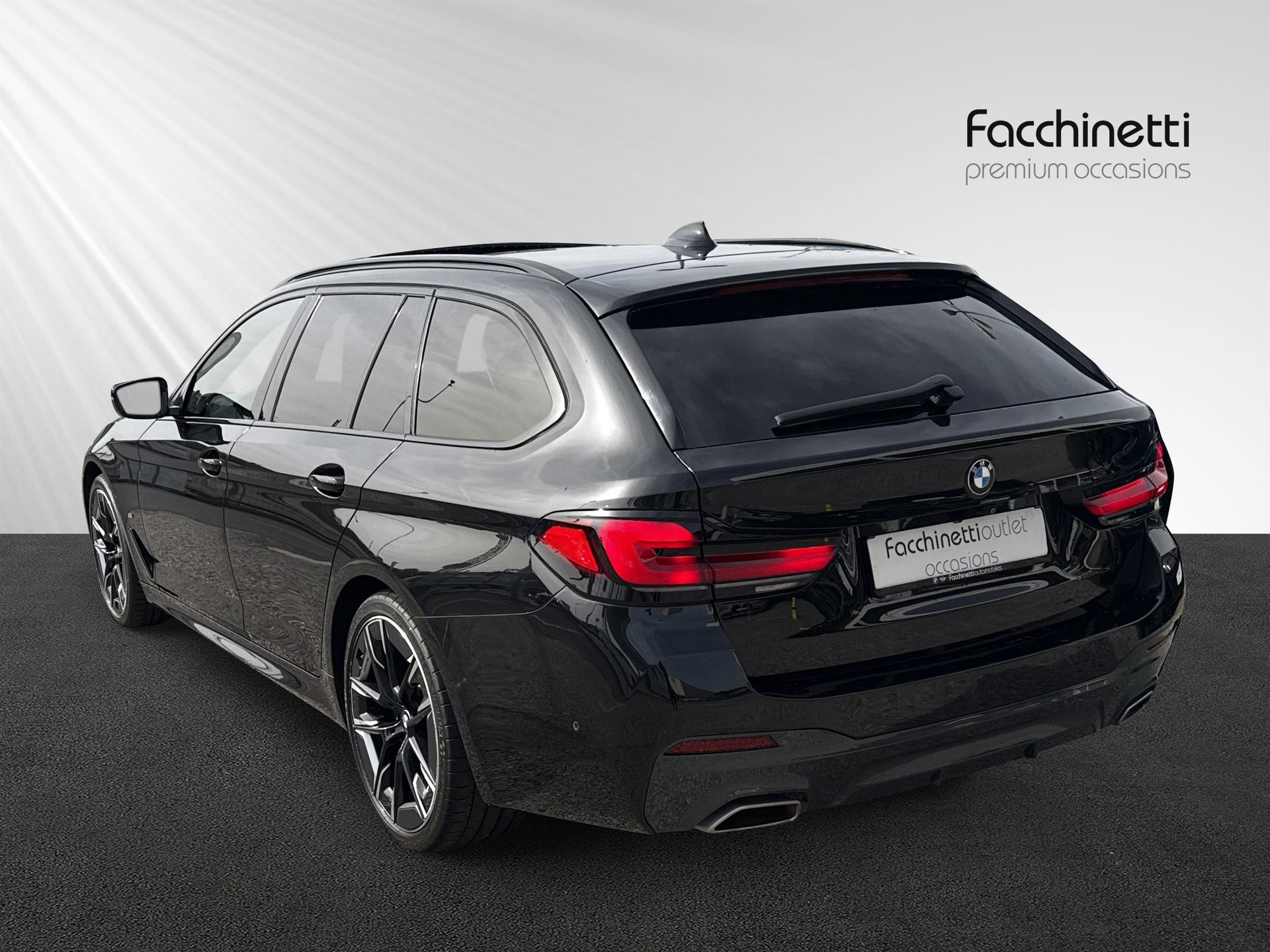 BMW 540i xDrive 48V Touring Pure M Sport Steptronic-image-2