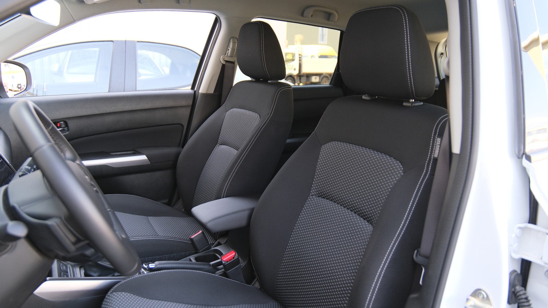 SUZUKI Vitara 1.4 Boosterjet Compact + 4x4 Hybrid Automatic-image-4