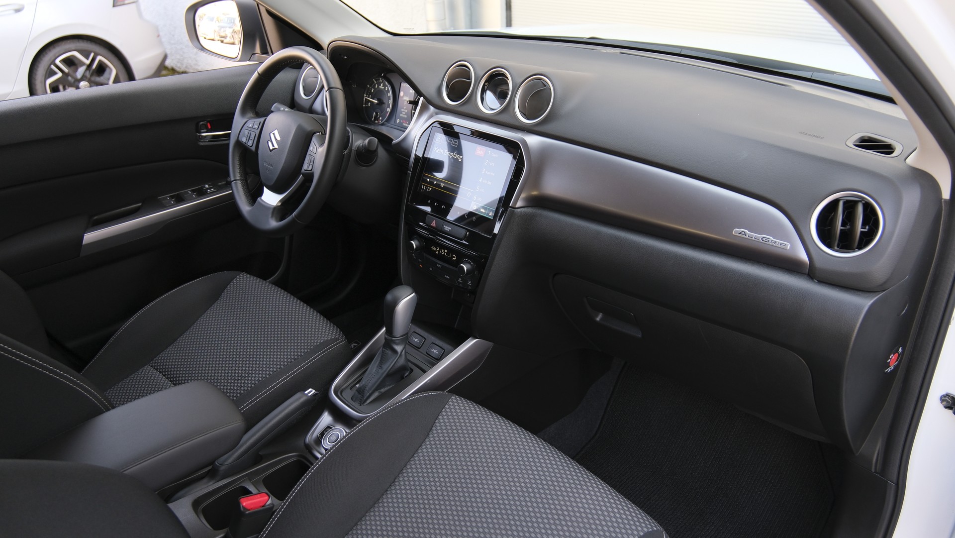SUZUKI Vitara 1.4 Boosterjet Compact + 4x4 Hybrid Automatic-image-13