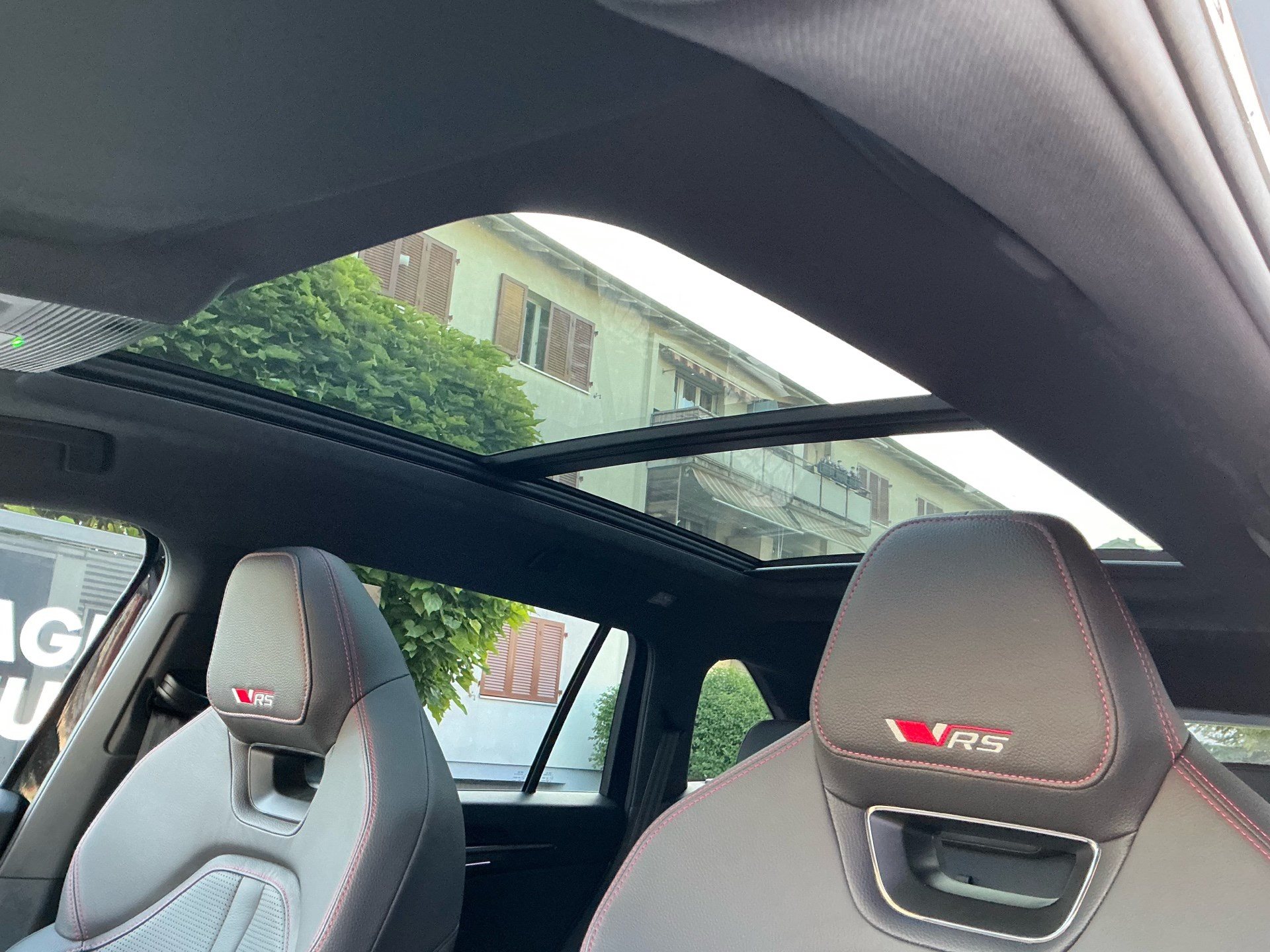 SKODA Kodiaq 2.0 TSI 265 PS 4x4 RS *** TOP AUSSTATTUNG MIT HEAD UP DISPLAY & ANHÄNGERKUPPLUNG ***-image-8