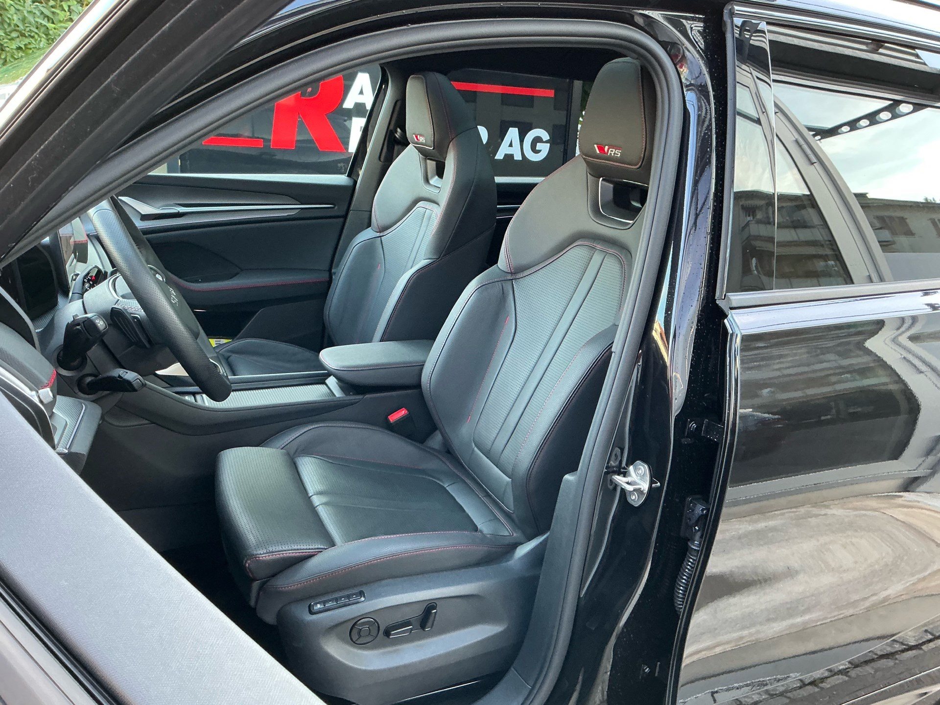 SKODA Kodiaq 2.0 TSI 265 PS 4x4 RS *** TOP AUSSTATTUNG MIT HEAD UP DISPLAY & ANHÄNGERKUPPLUNG ***-image-7