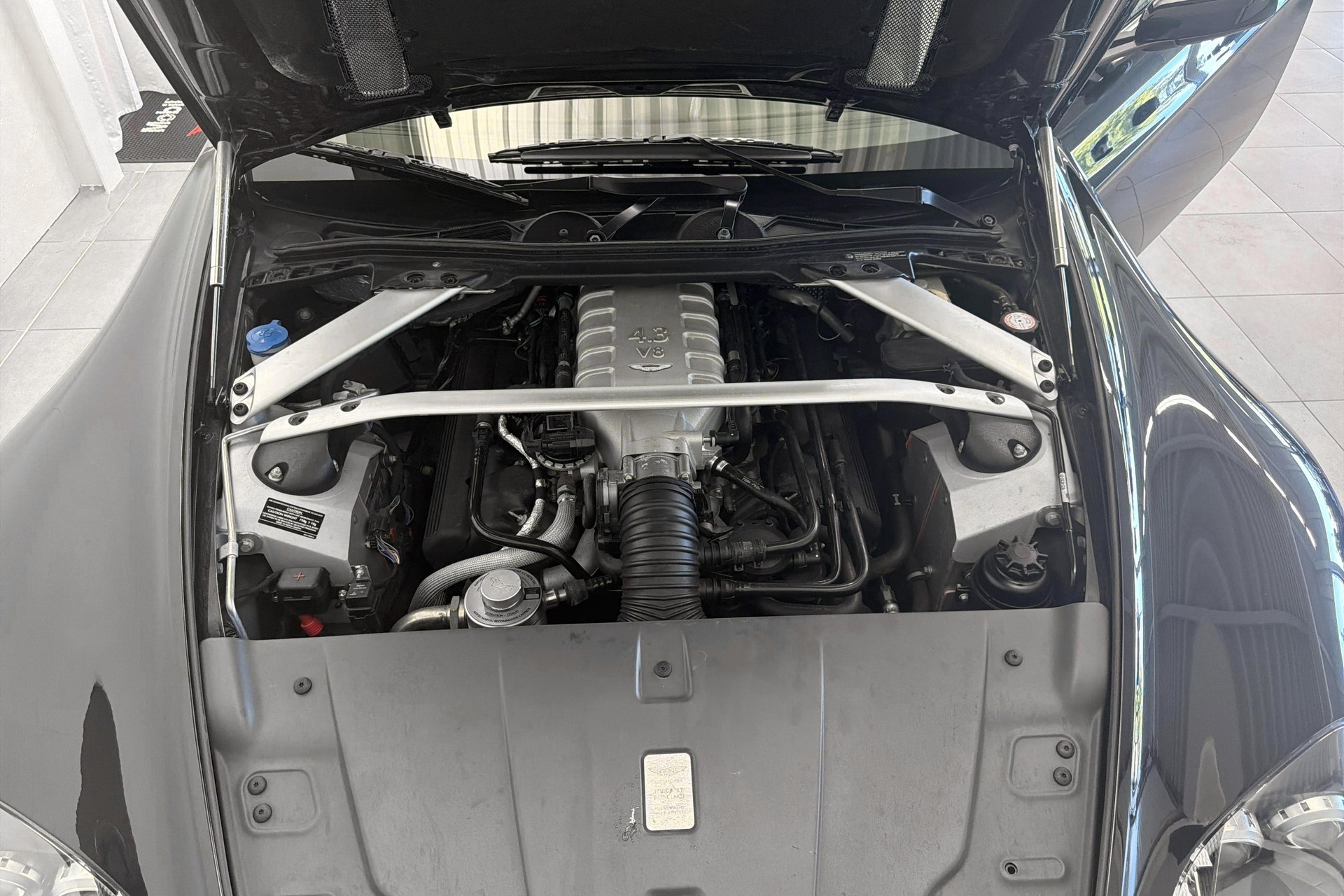 ASTON MARTIN V8 Vantage 4.3 Sportshift-image-19