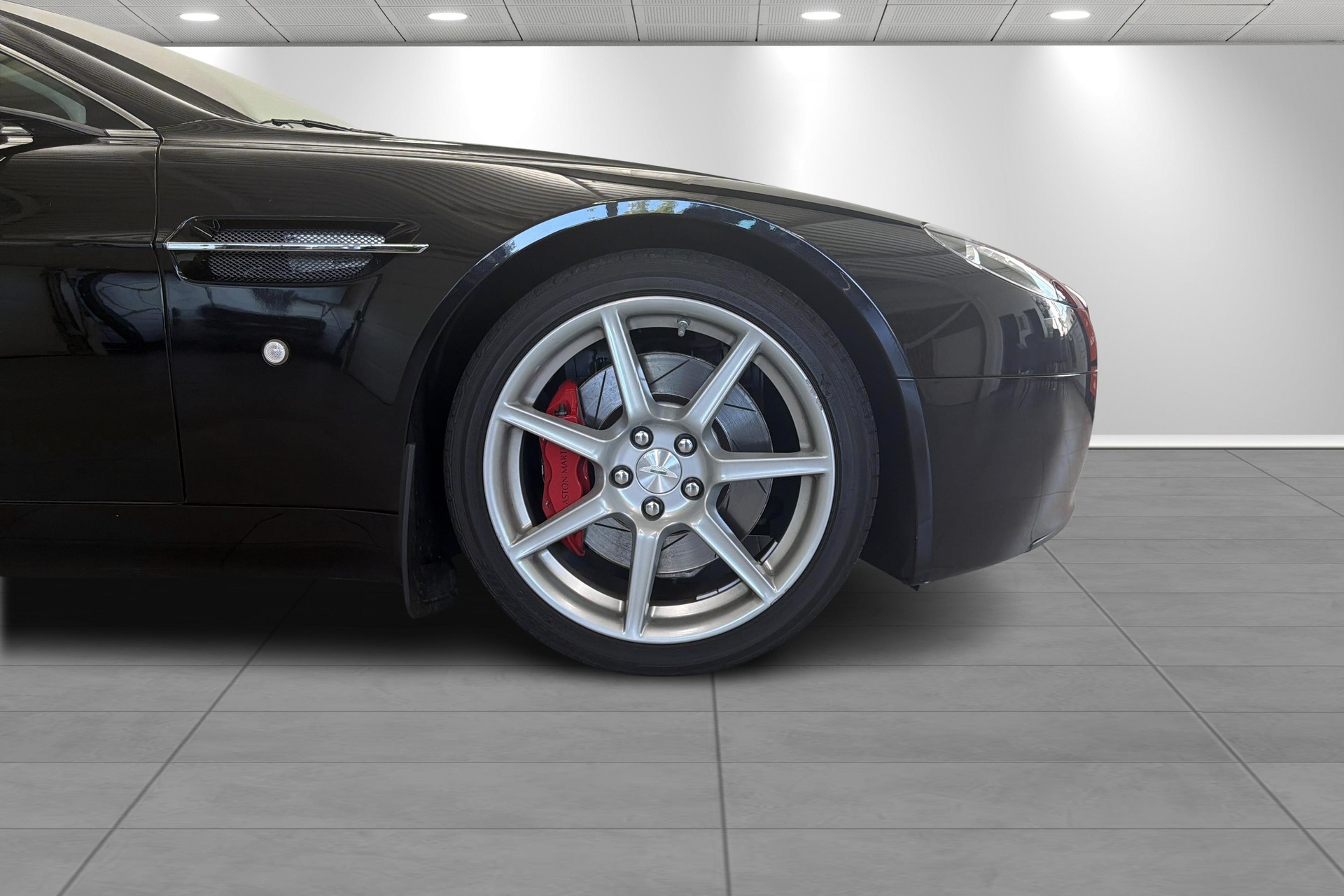 ASTON MARTIN V8 Vantage 4.3 Sportshift-showroom-element-3