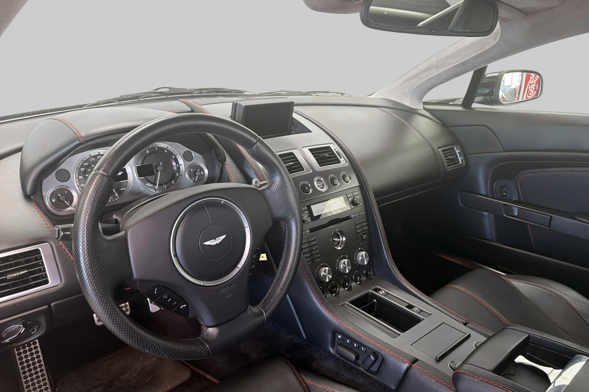 ASTON MARTIN V8 Vantage 4.3 Sportshift-image-15