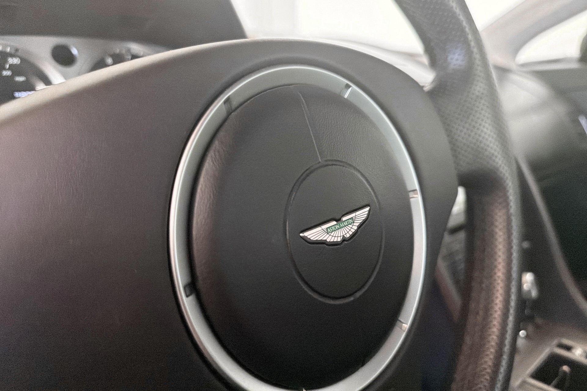 ASTON MARTIN V8 Vantage 4.3 Sportshift-image-10
