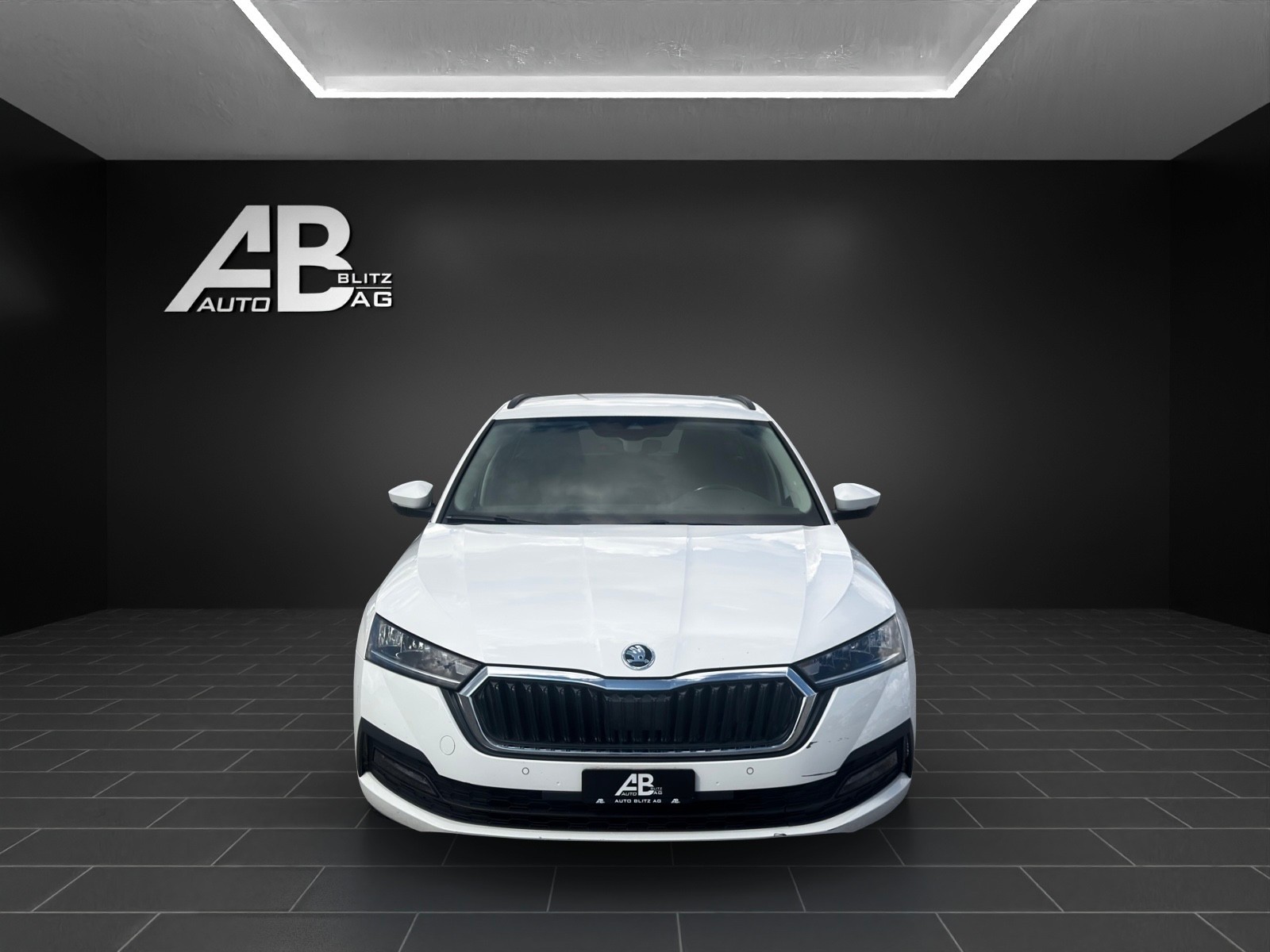 SKODA Octavia Combi 2.0 TDI DSG Ambition 4x4 mit 150 PS-image-0