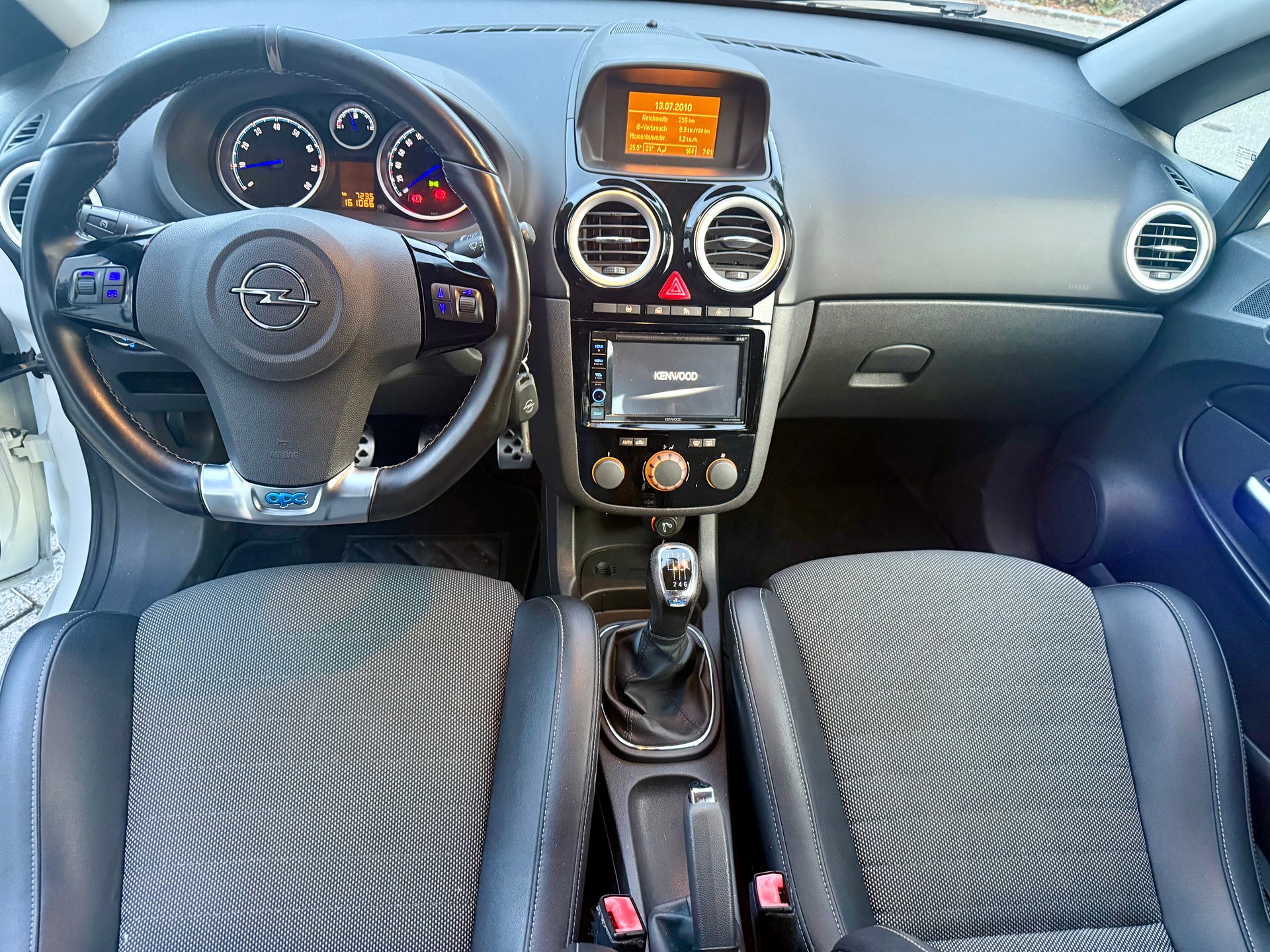 OPEL Corsa 1.6 Turbo OPC-image-2