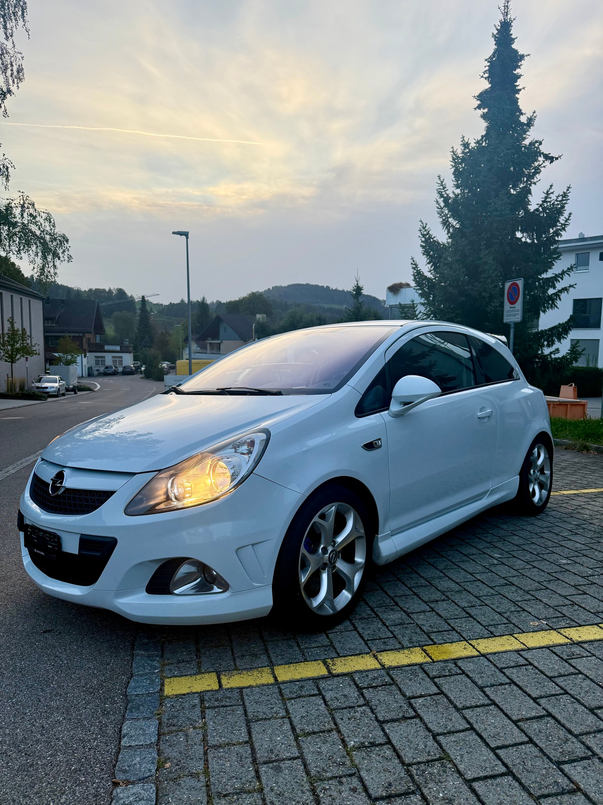 OPEL Corsa 1.6 Turbo OPC-image-1