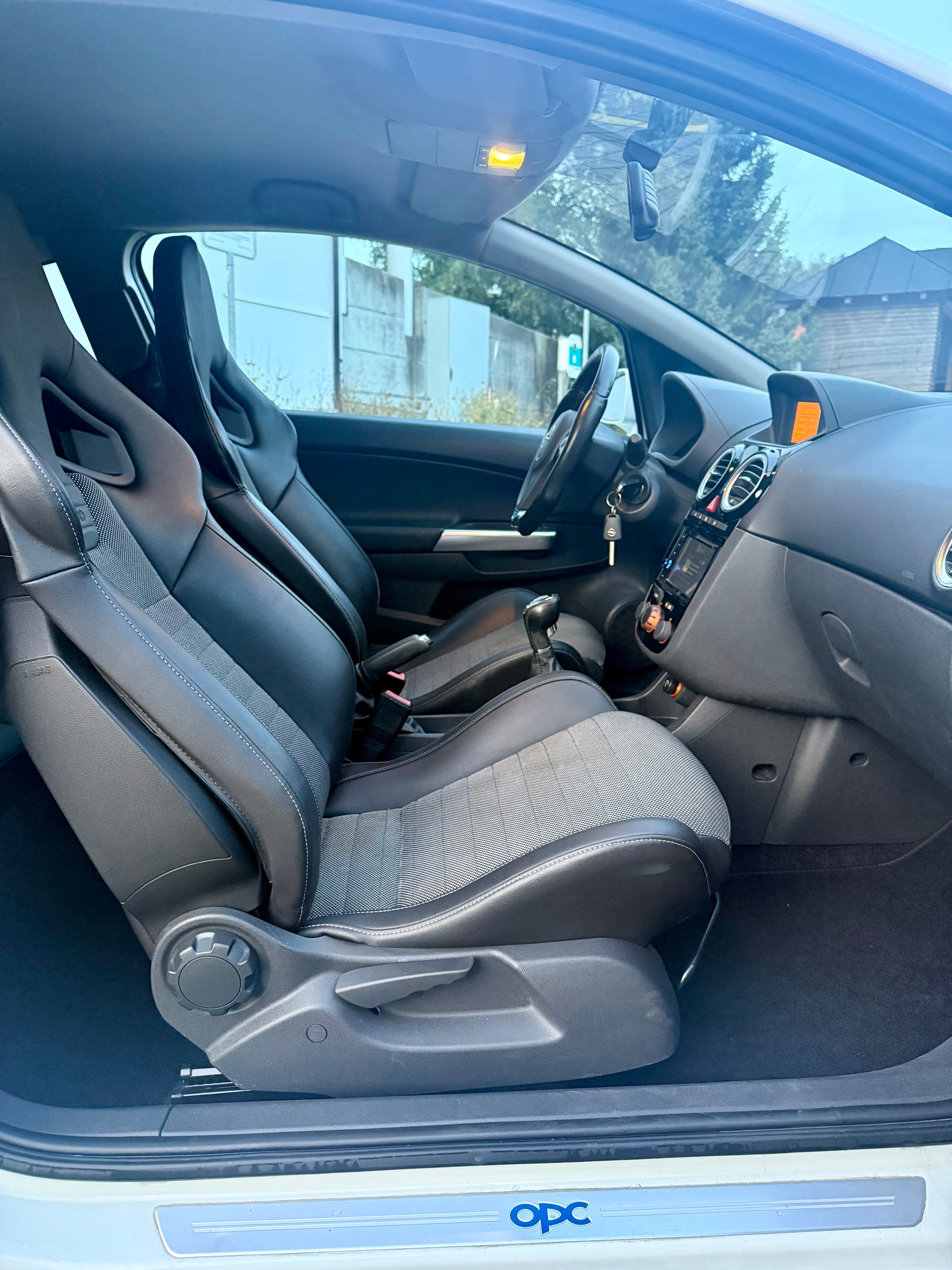 OPEL Corsa 1.6 Turbo OPC-image-3