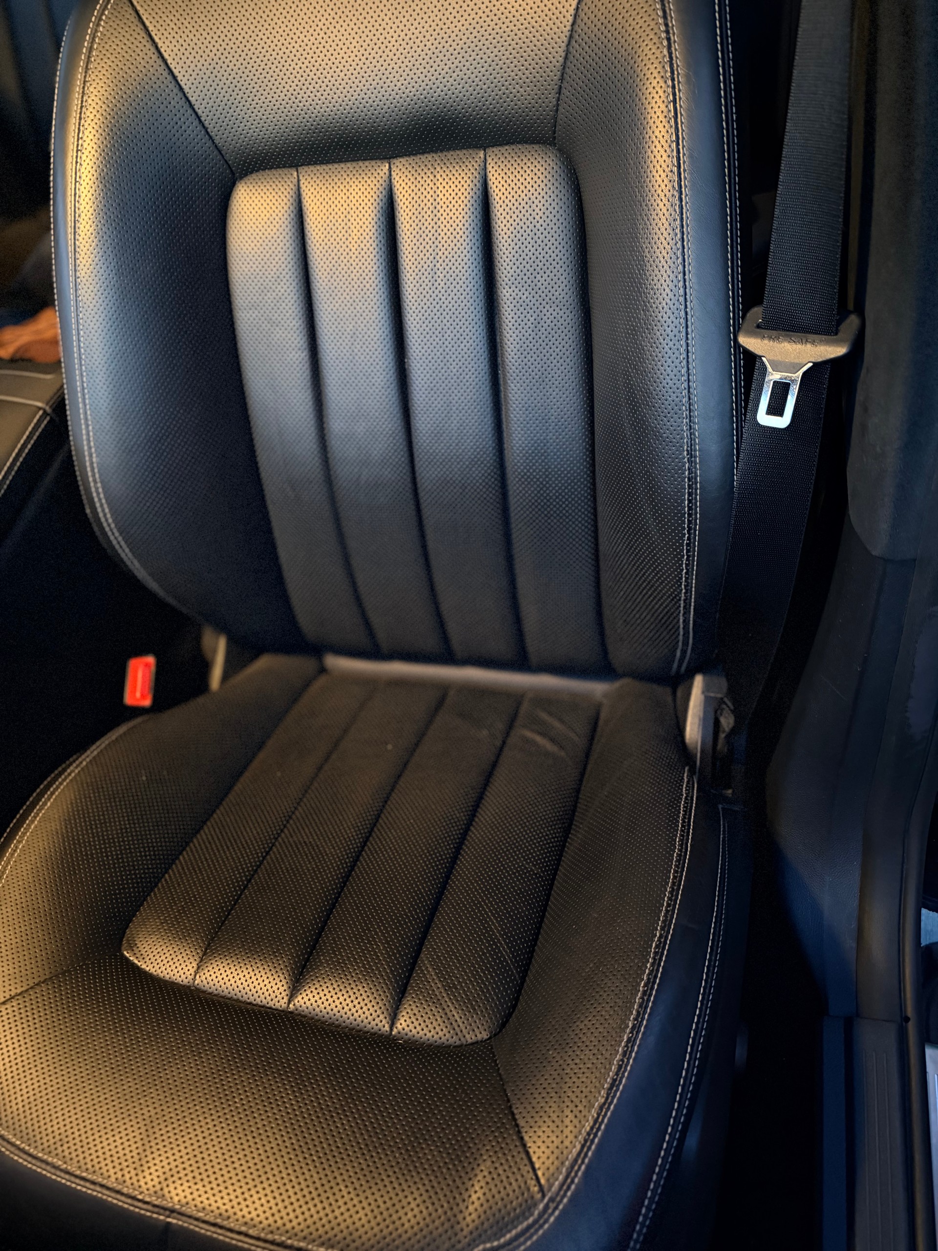 MERCEDES-BENZ CLS 350 CDI BlueEF 4matic-image-16