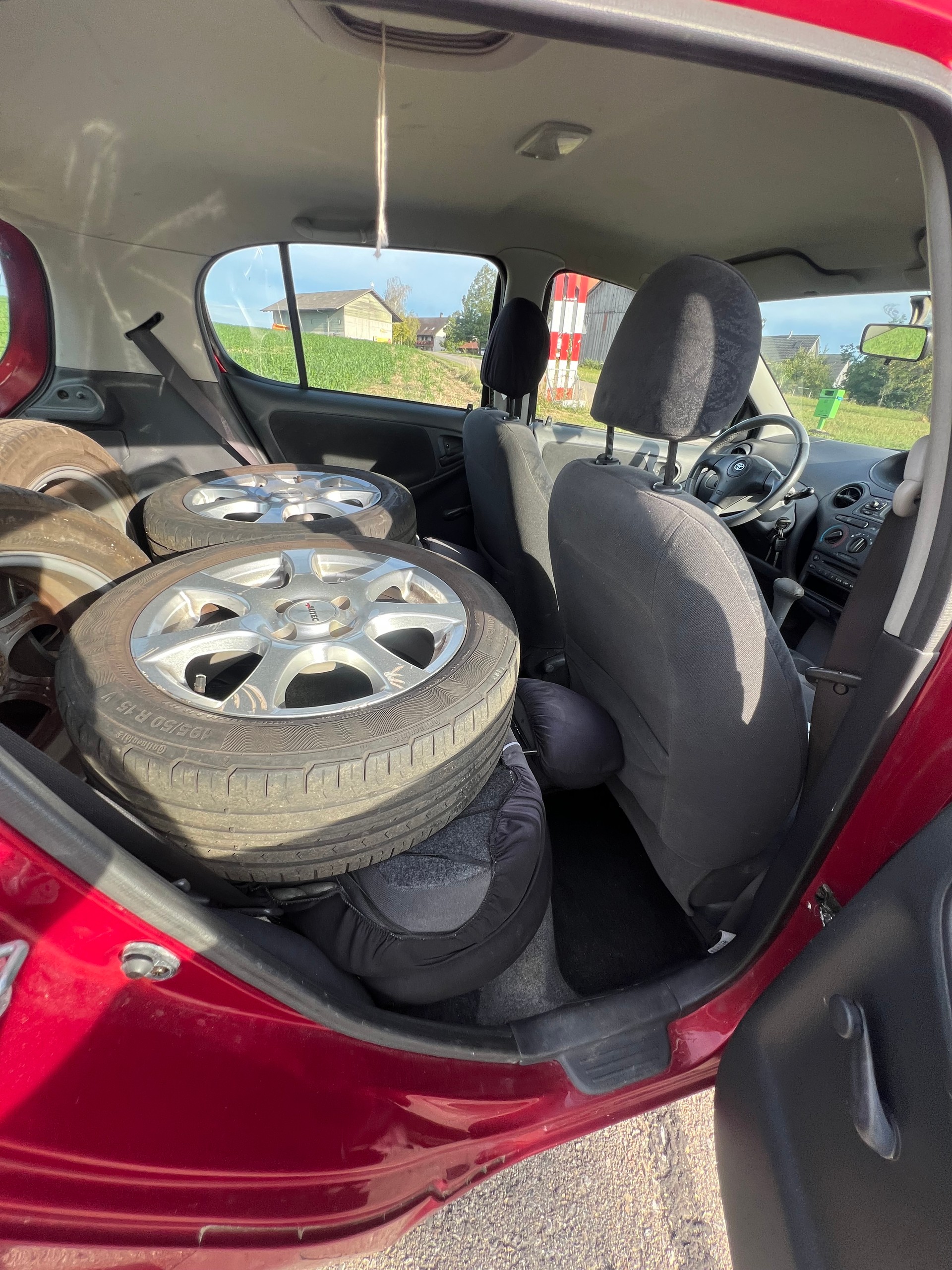 TOYOTA Yaris 1.3 Linea Sol-image-13