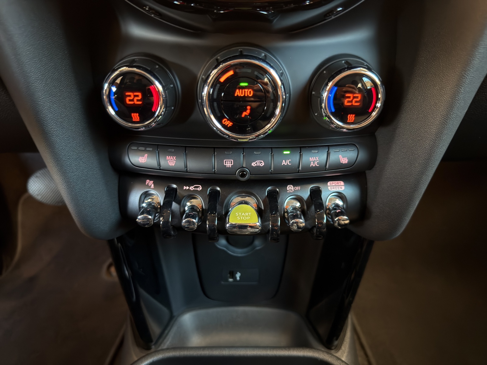 MINI Cooper SE-image-17