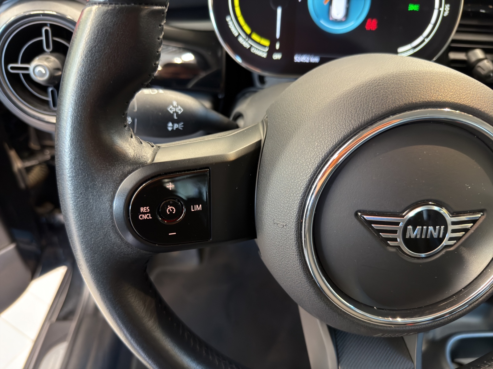 MINI Cooper SE-image-16