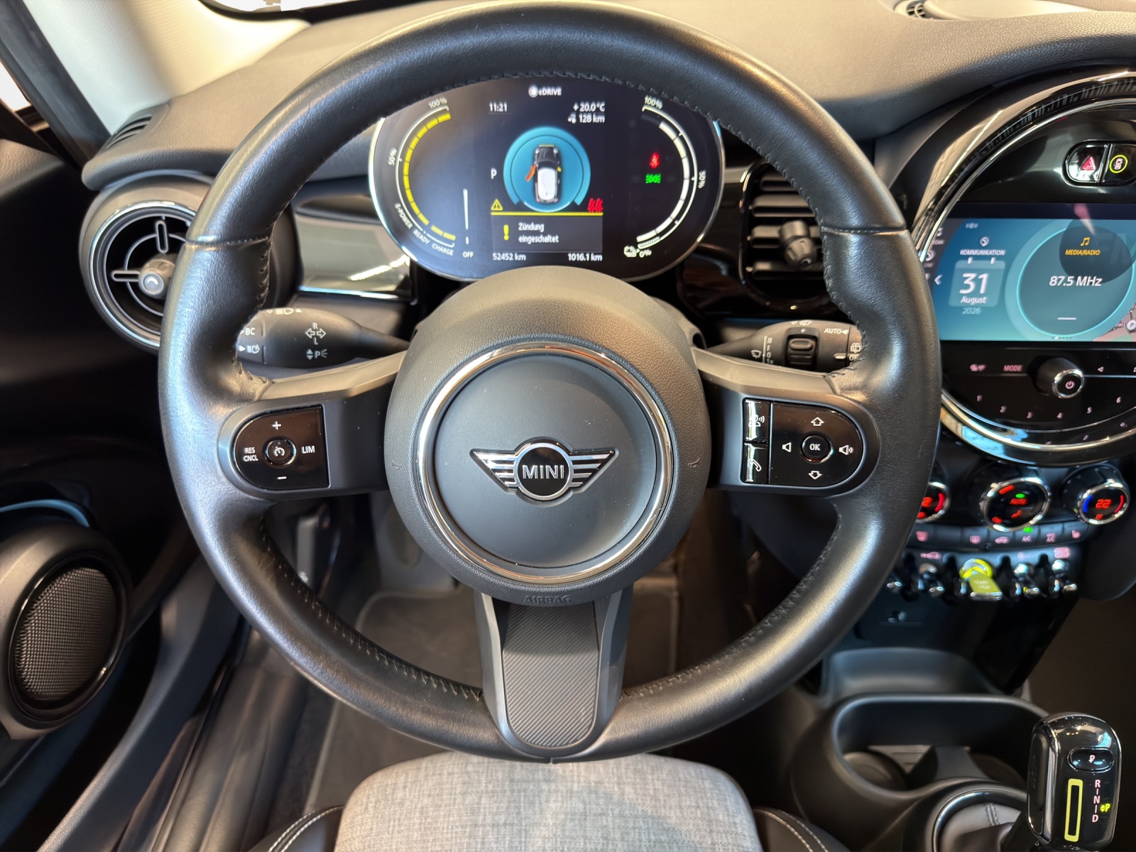 MINI Cooper SE-image-12