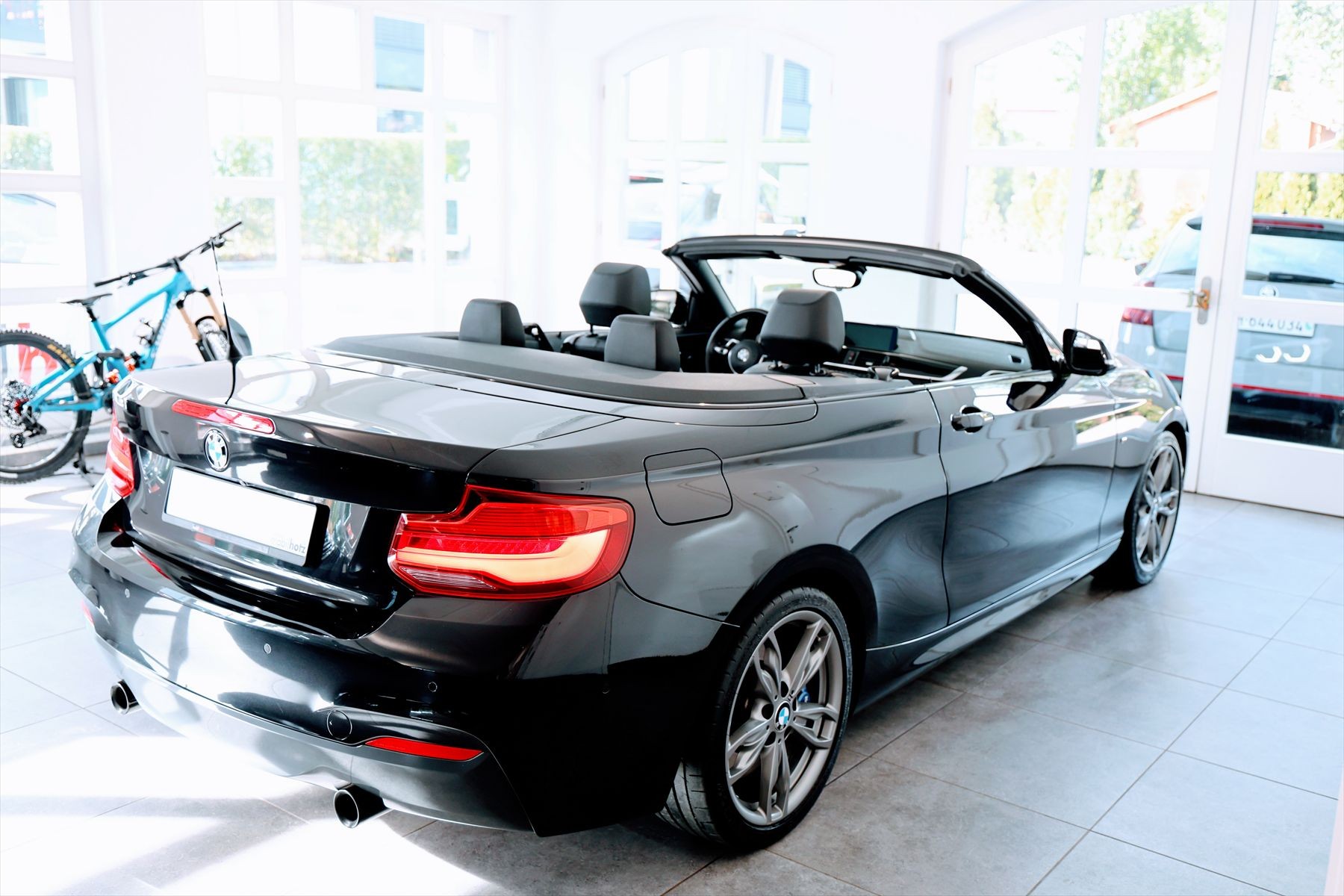 BMW M240i xDrive Cabrio LCI-image-13