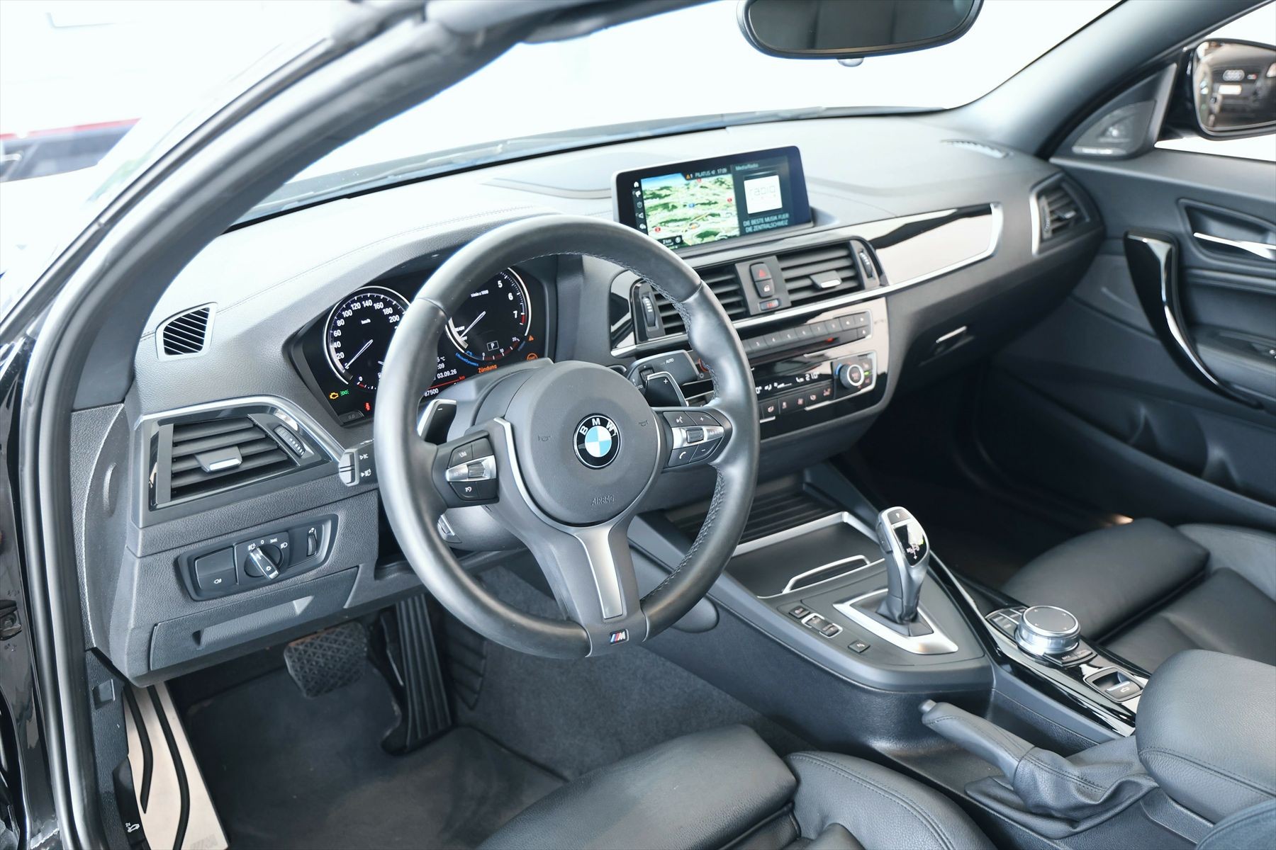BMW M240i xDrive Cabrio LCI-image-14