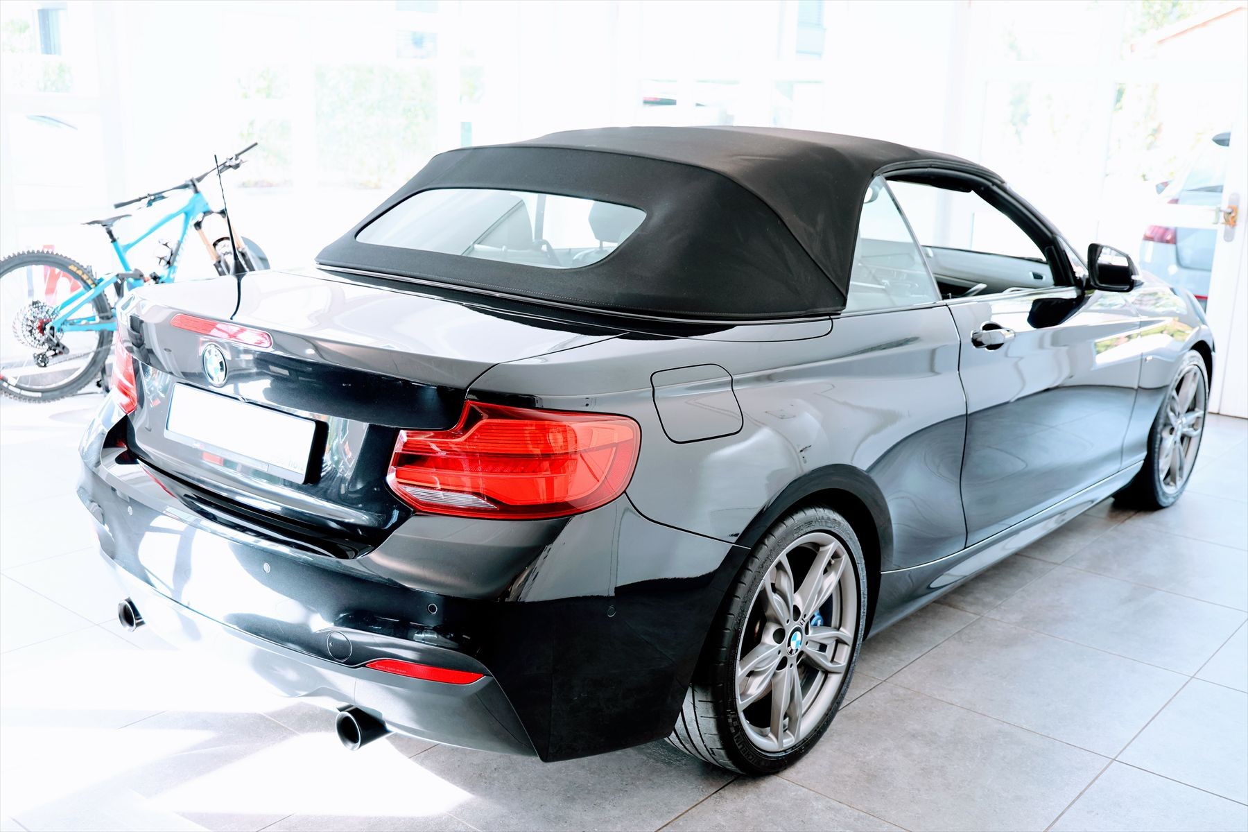 BMW M240i xDrive Cabrio LCI-image-4