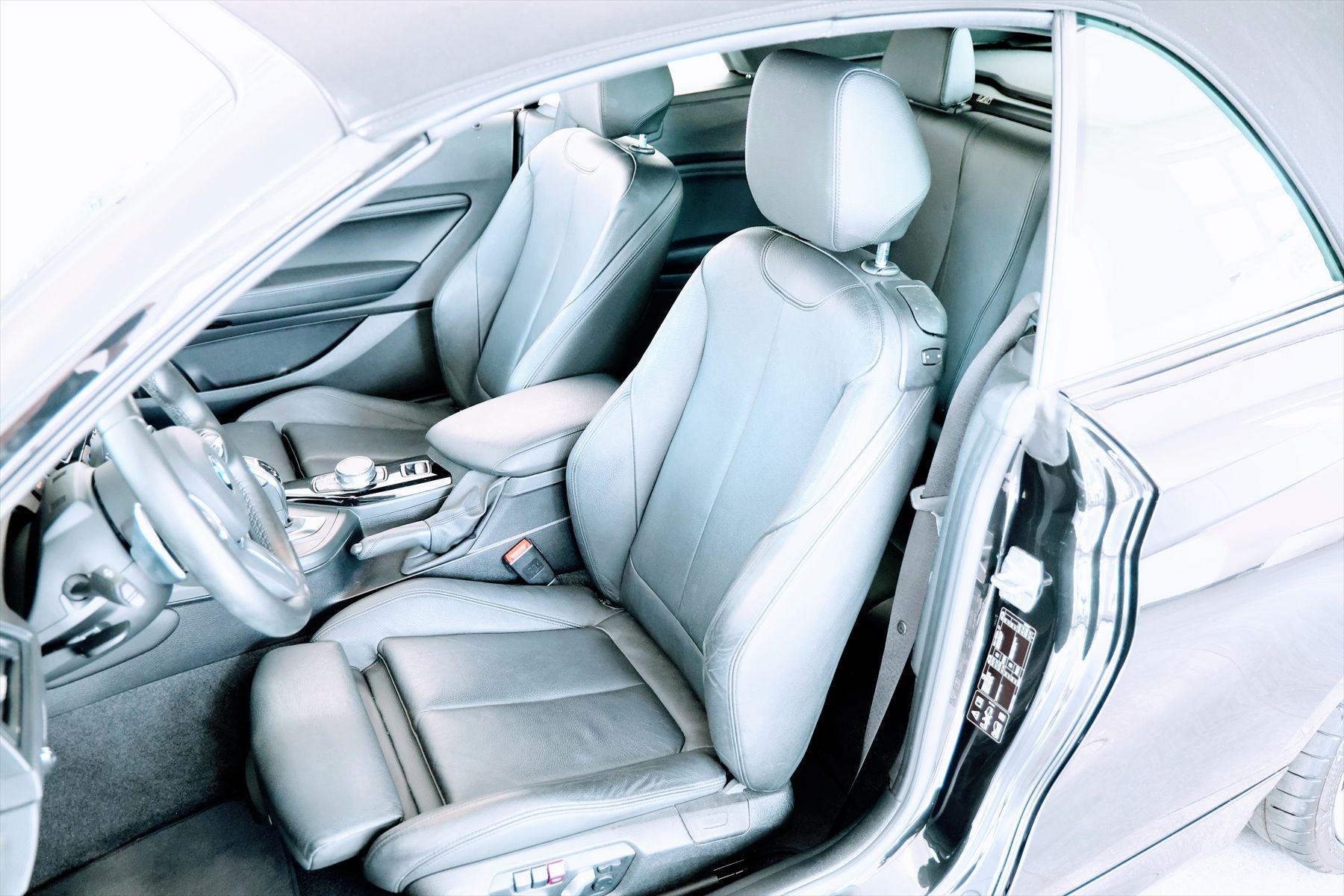 BMW M240i xDrive Cabrio LCI-image-10