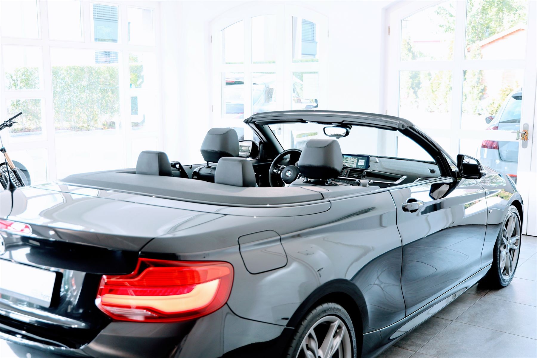 BMW M240i xDrive Cabrio LCI-image-12