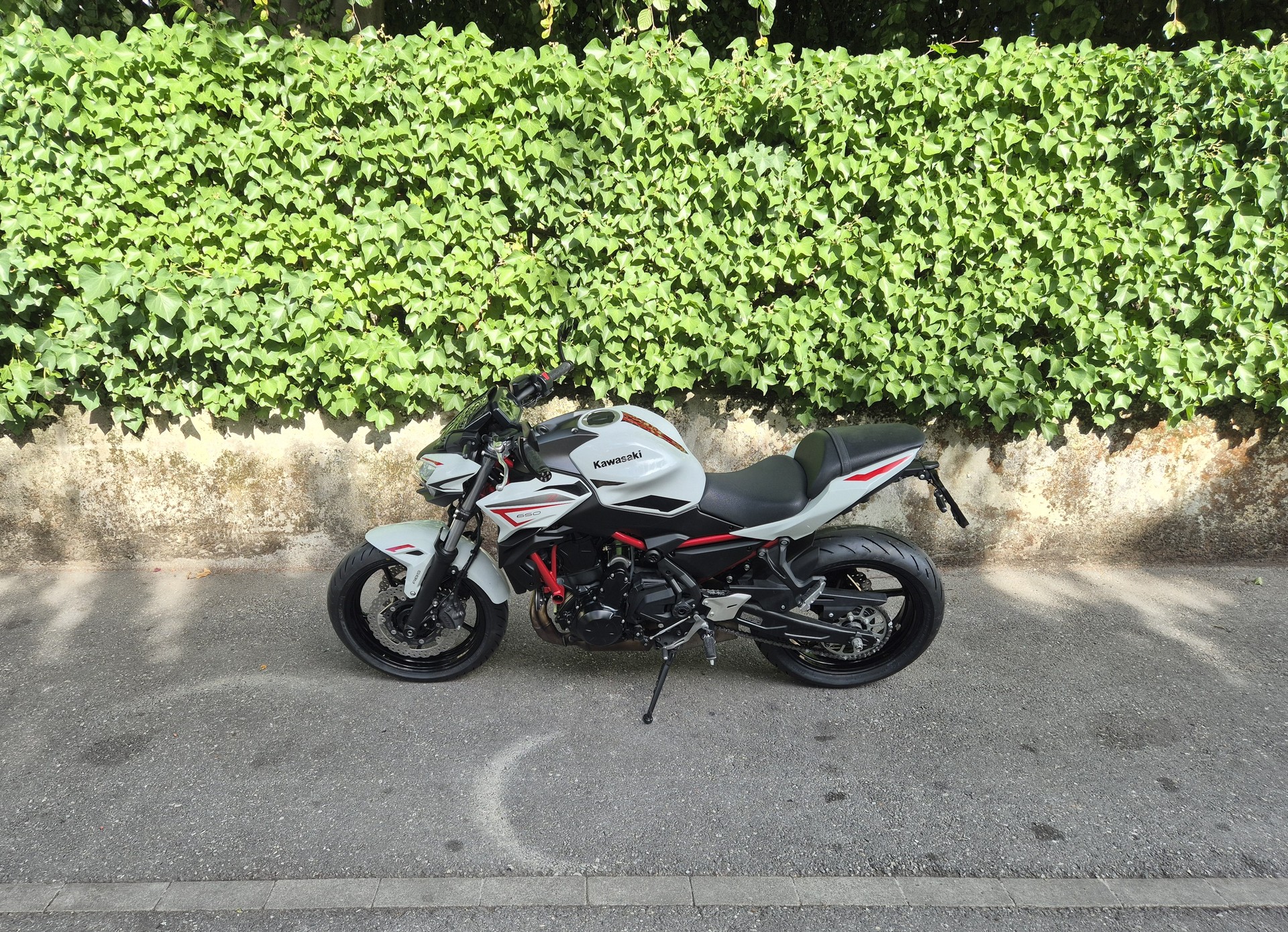 KAWASAKI Z 650 (35kW)-showroom-element-3