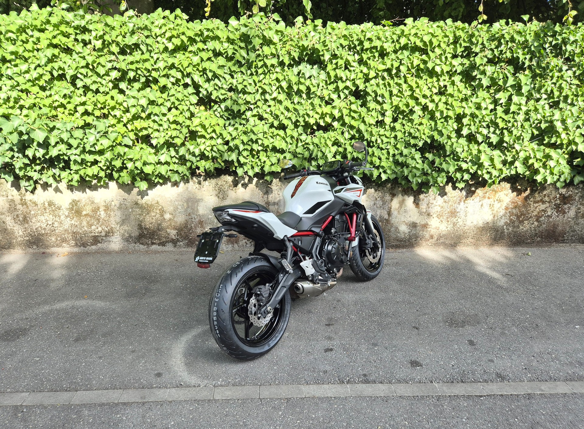 KAWASAKI Z 650 (35kW)-showroom-element-1