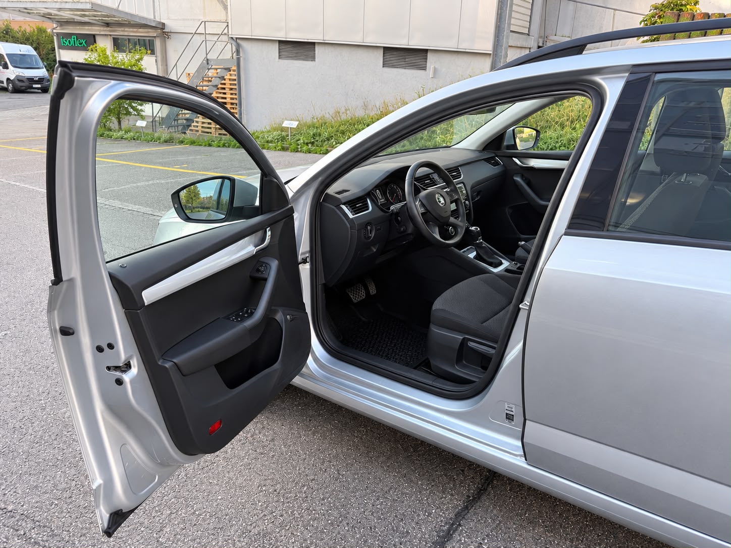 SKODA Octavia Combi 1.6 TDI Elegance 4x4-image-14