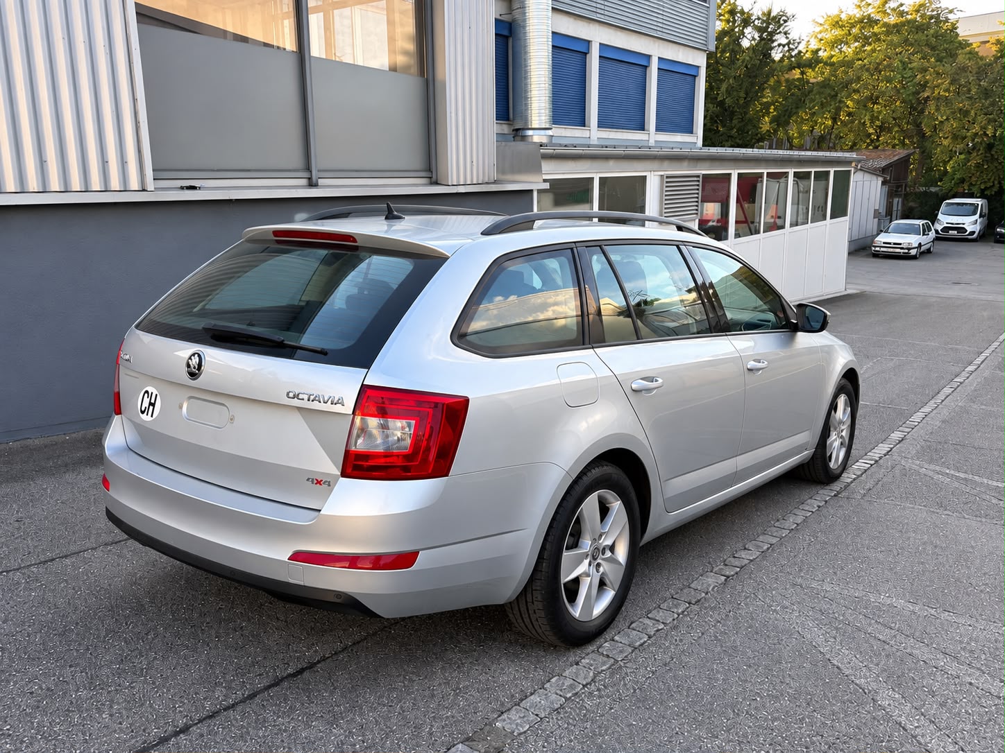 SKODA Octavia Combi 1.6 TDI Elegance 4x4-image-2