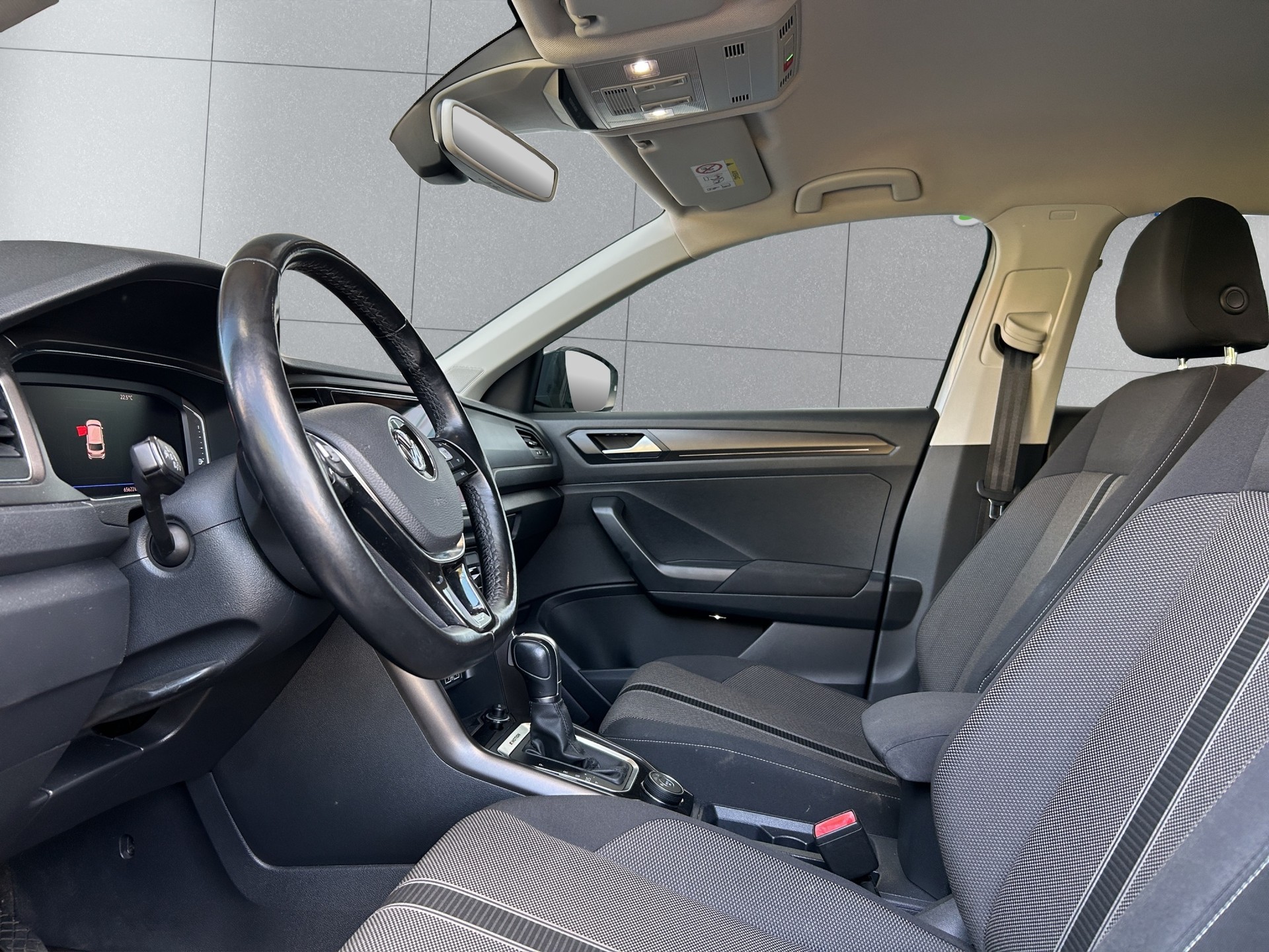 VW T-Roc 2.0 TSI Advance DSG 4Motion-image-8