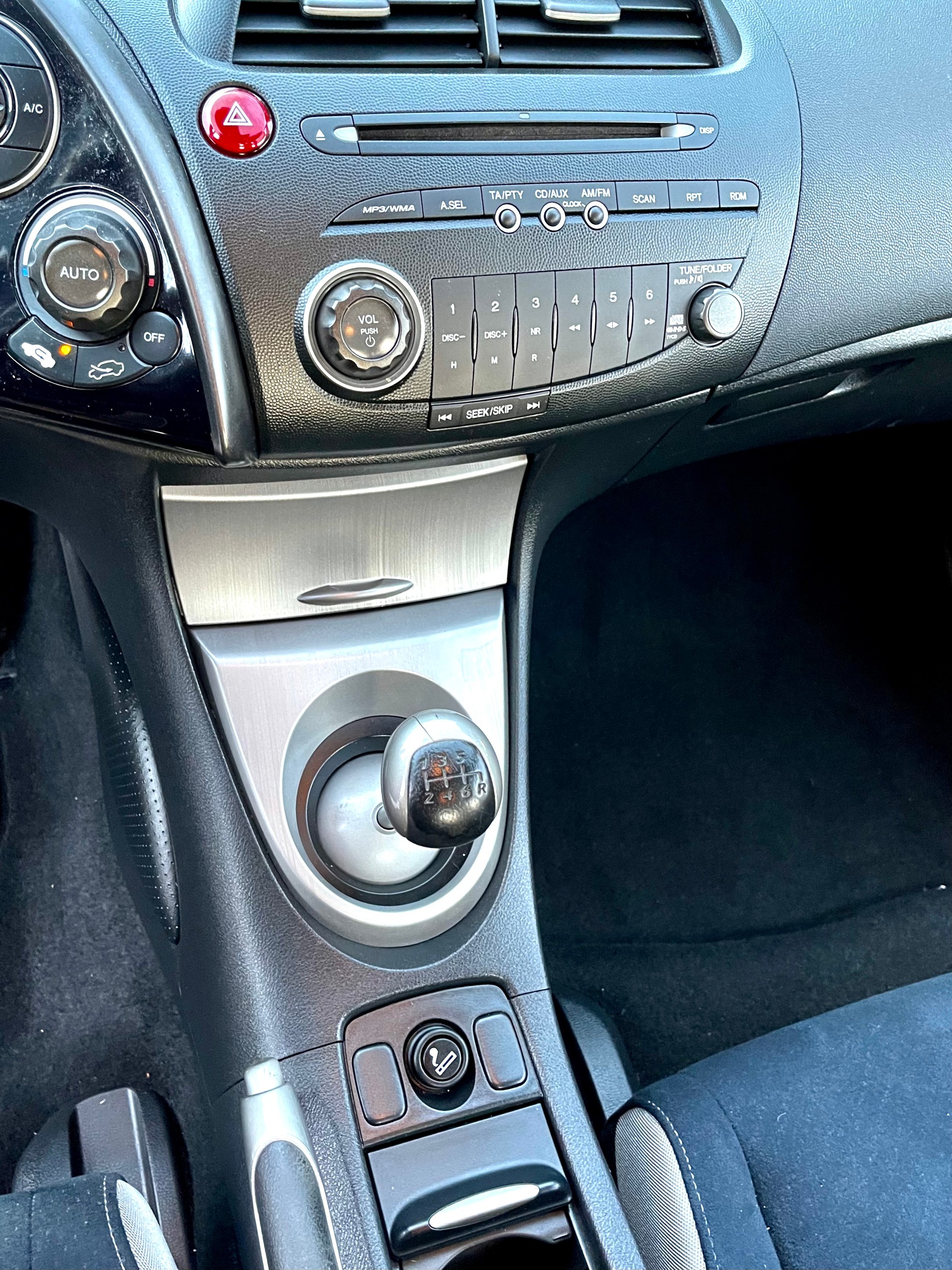 HONDA Civic 1.8i Sport-image-25