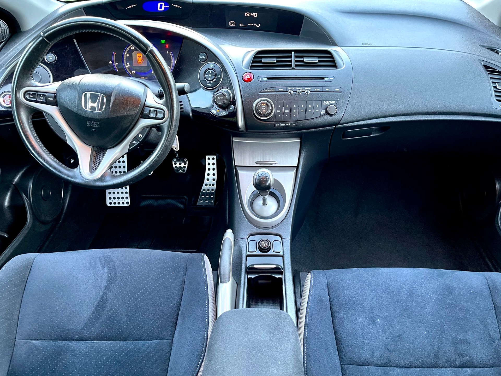 HONDA Civic 1.8i Sport-image-1