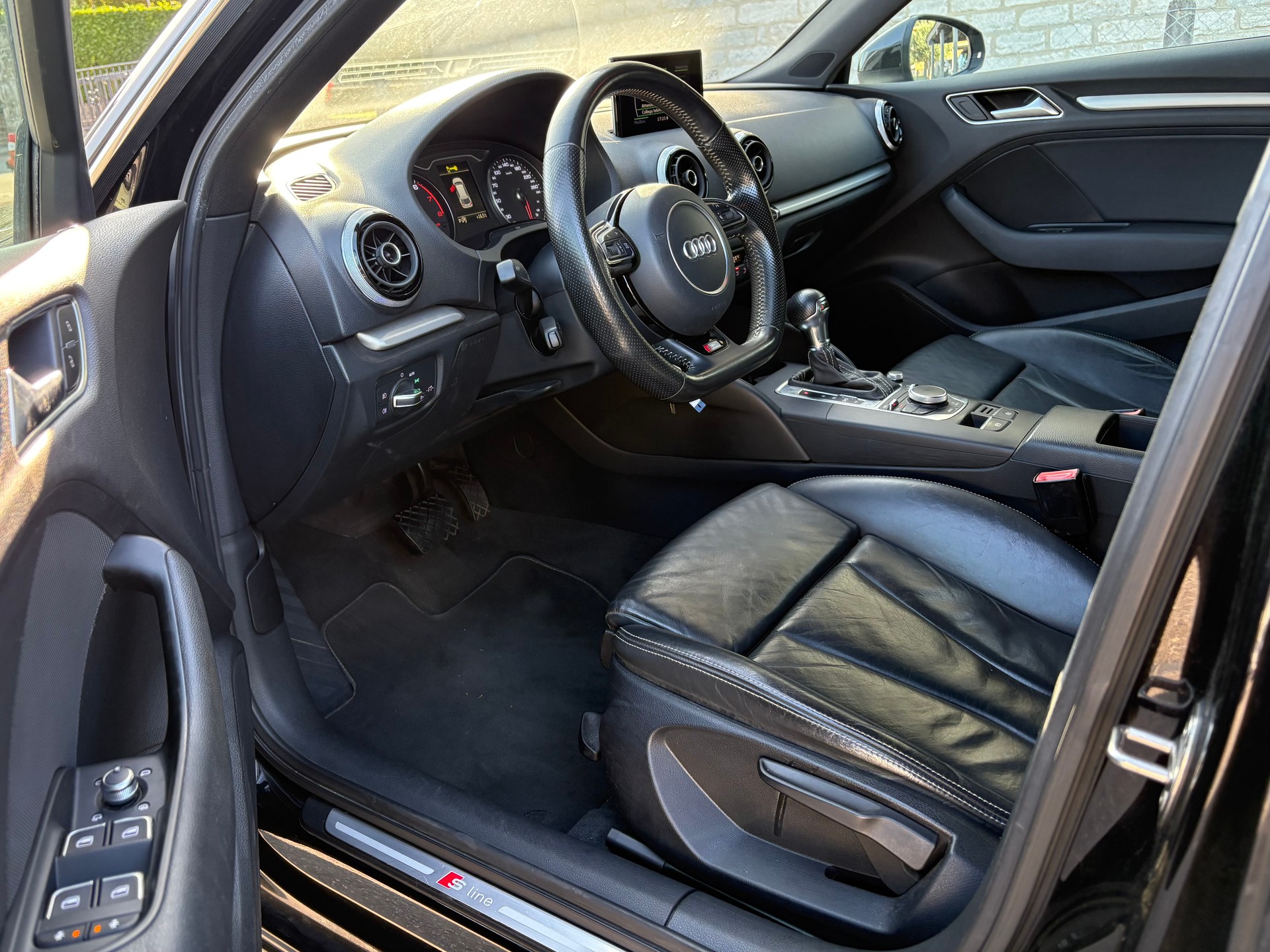 AUDI A3 Sportback 1.8 TFSI Ambition S-tronic-image-8