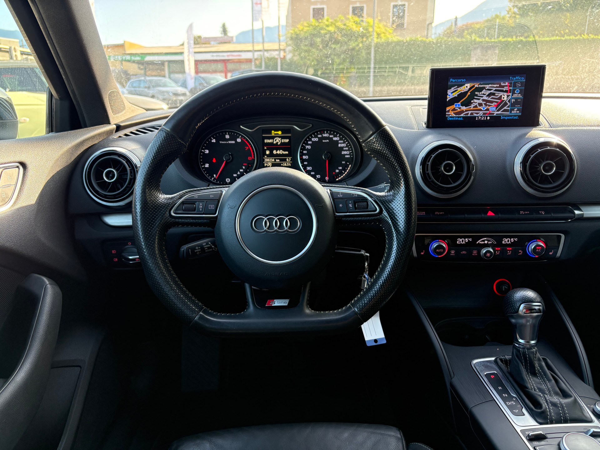 AUDI A3 Sportback 1.8 TFSI Ambition S-tronic-image-11
