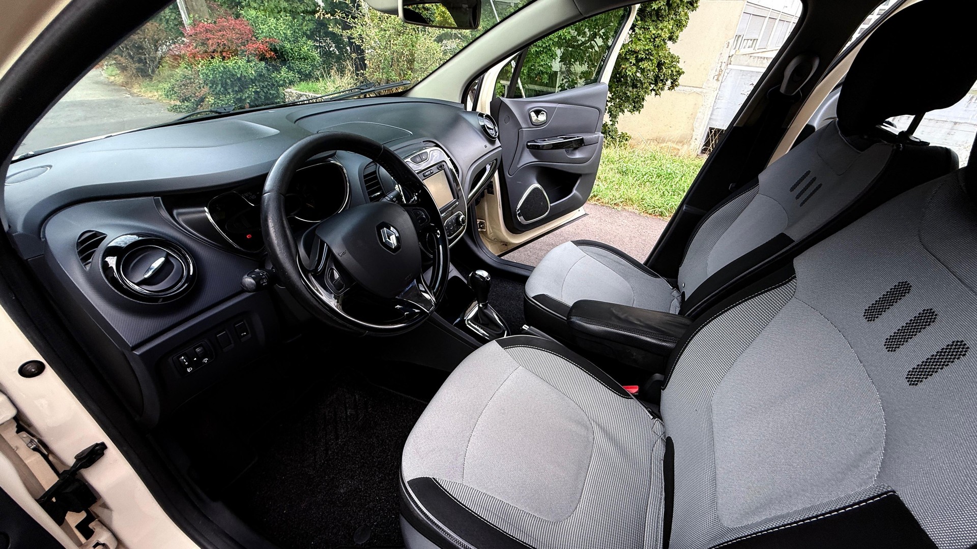 RENAULT Captur 1.5 dCi Dynamique EDC 2014-image-8