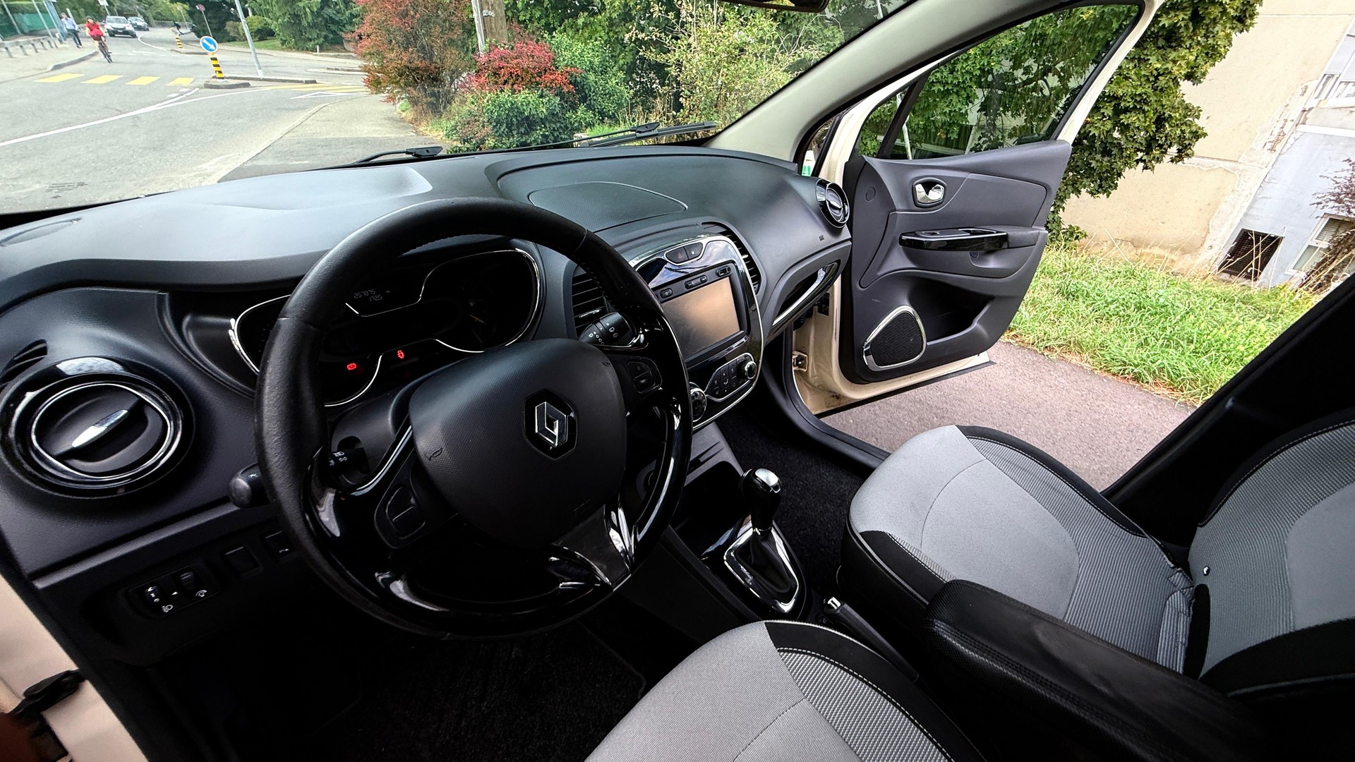 RENAULT Captur 1.5 dCi Dynamique EDC 2014-image-9