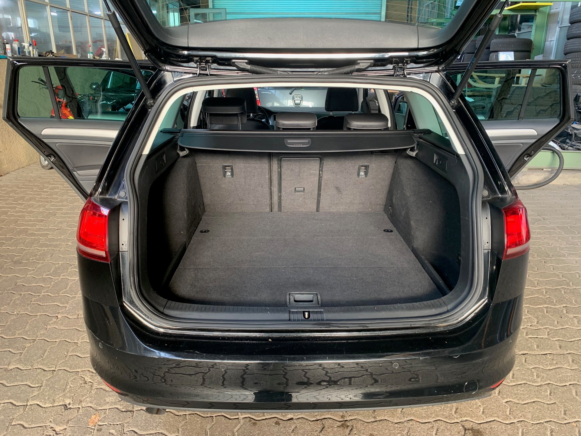 VW Golf Variant 1.6 TDI Comfortline DSG-image-7