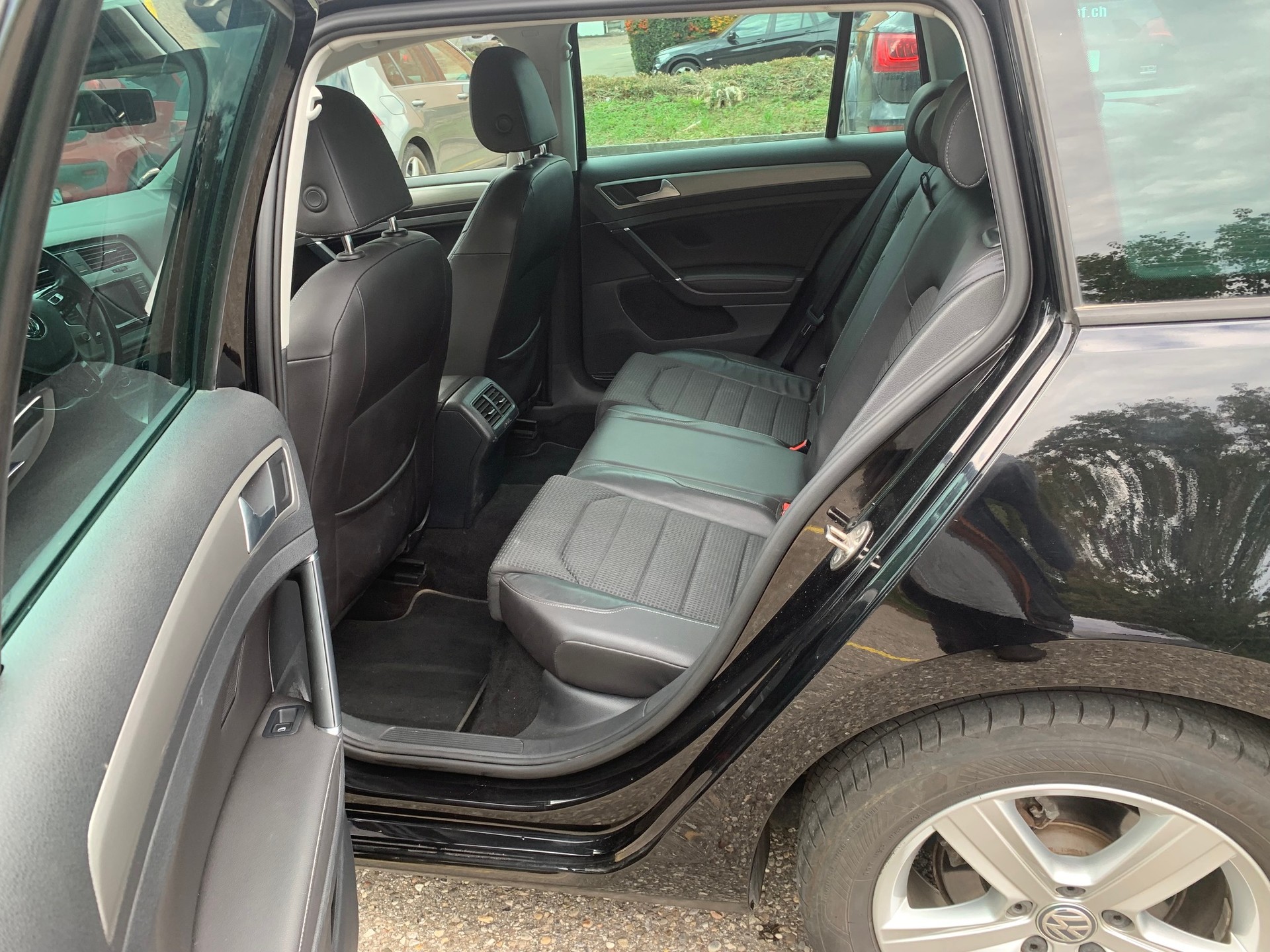 VW Golf Variant 1.6 TDI Comfortline DSG-image-9