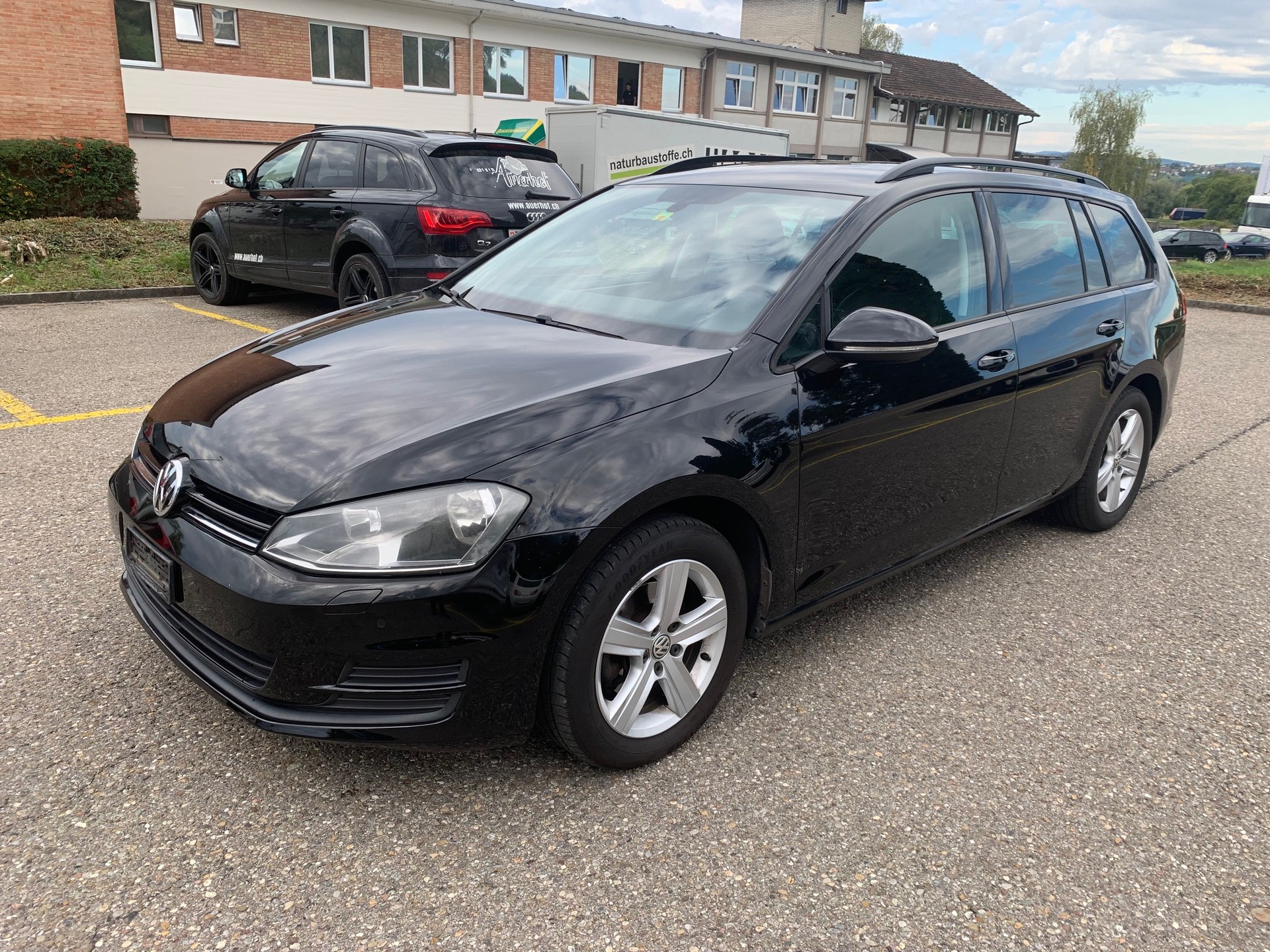 VW Golf Variant 1.6 TDI Comfortline DSG-image-0