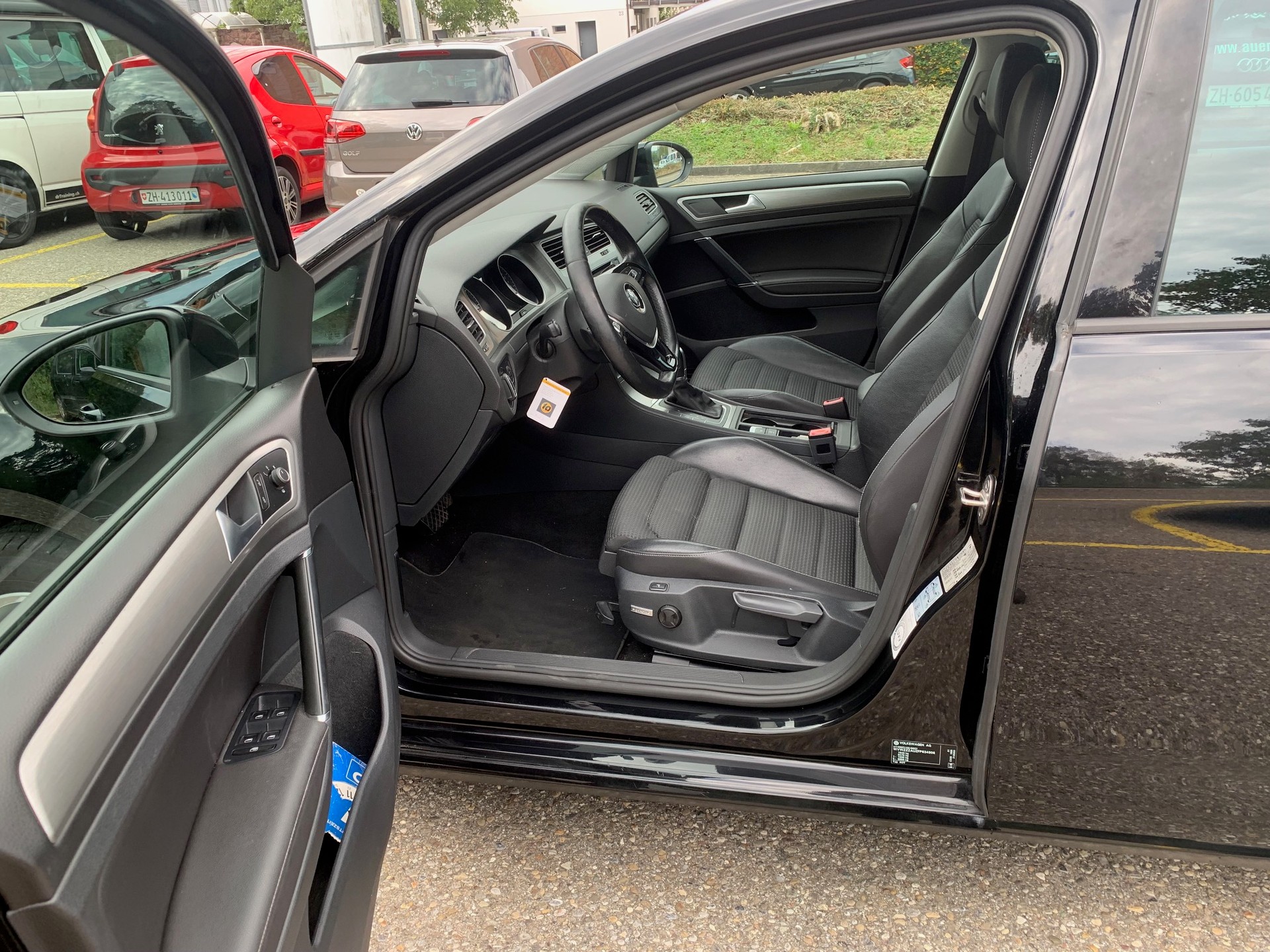VW Golf Variant 1.6 TDI Comfortline DSG-image-8