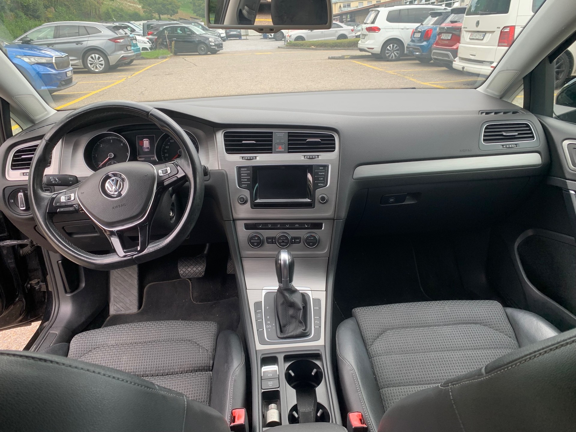 VW Golf Variant 1.6 TDI Comfortline DSG-image-11